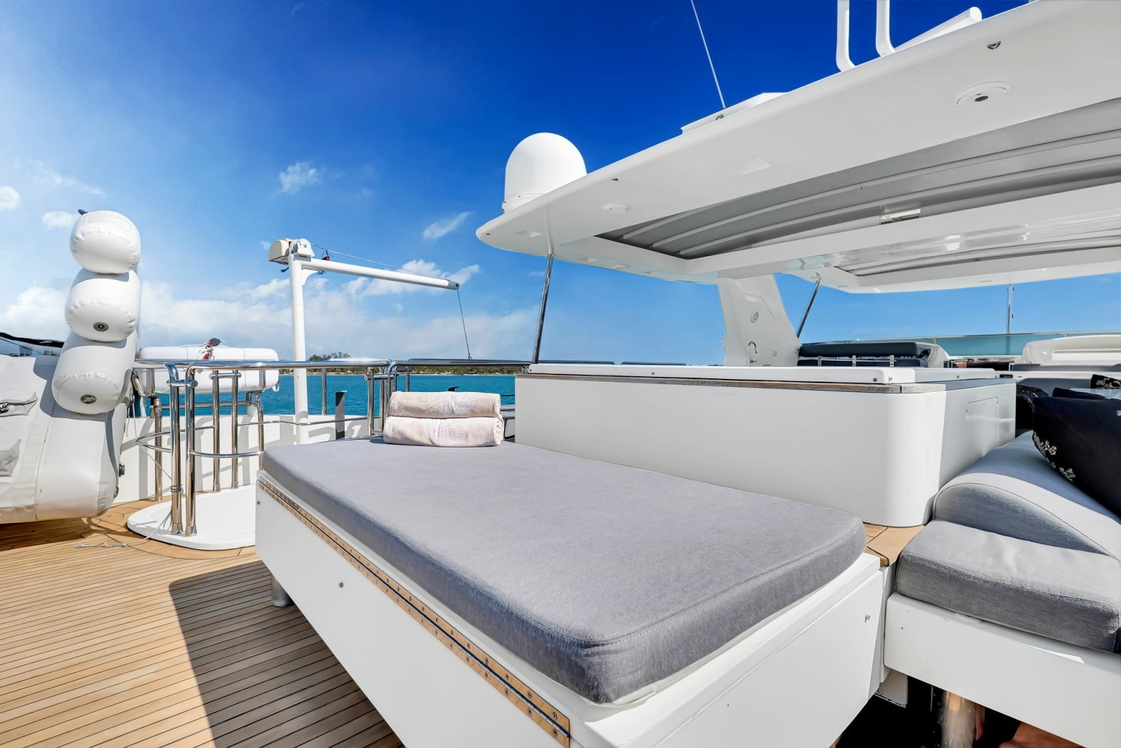 2005 Azimut 105 - Image 9