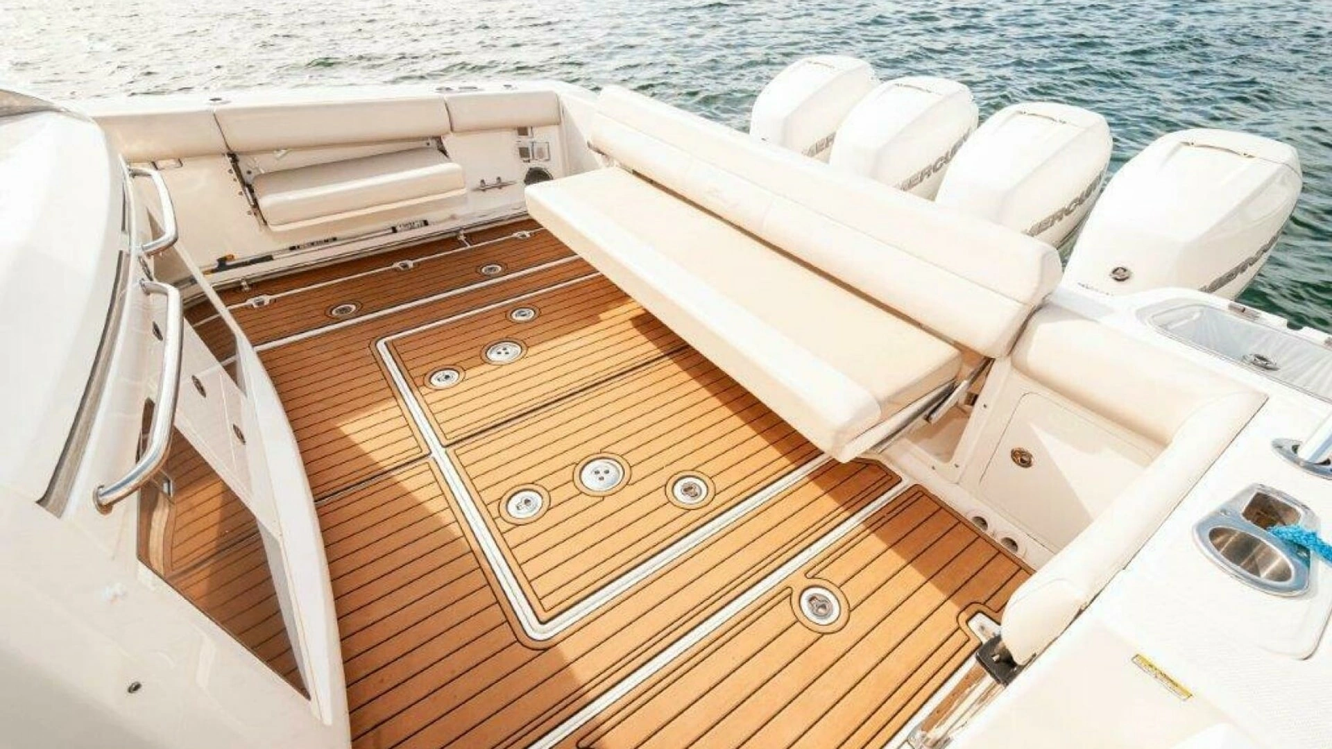 2018 Boston Whaler 420 Outrage - Image 19