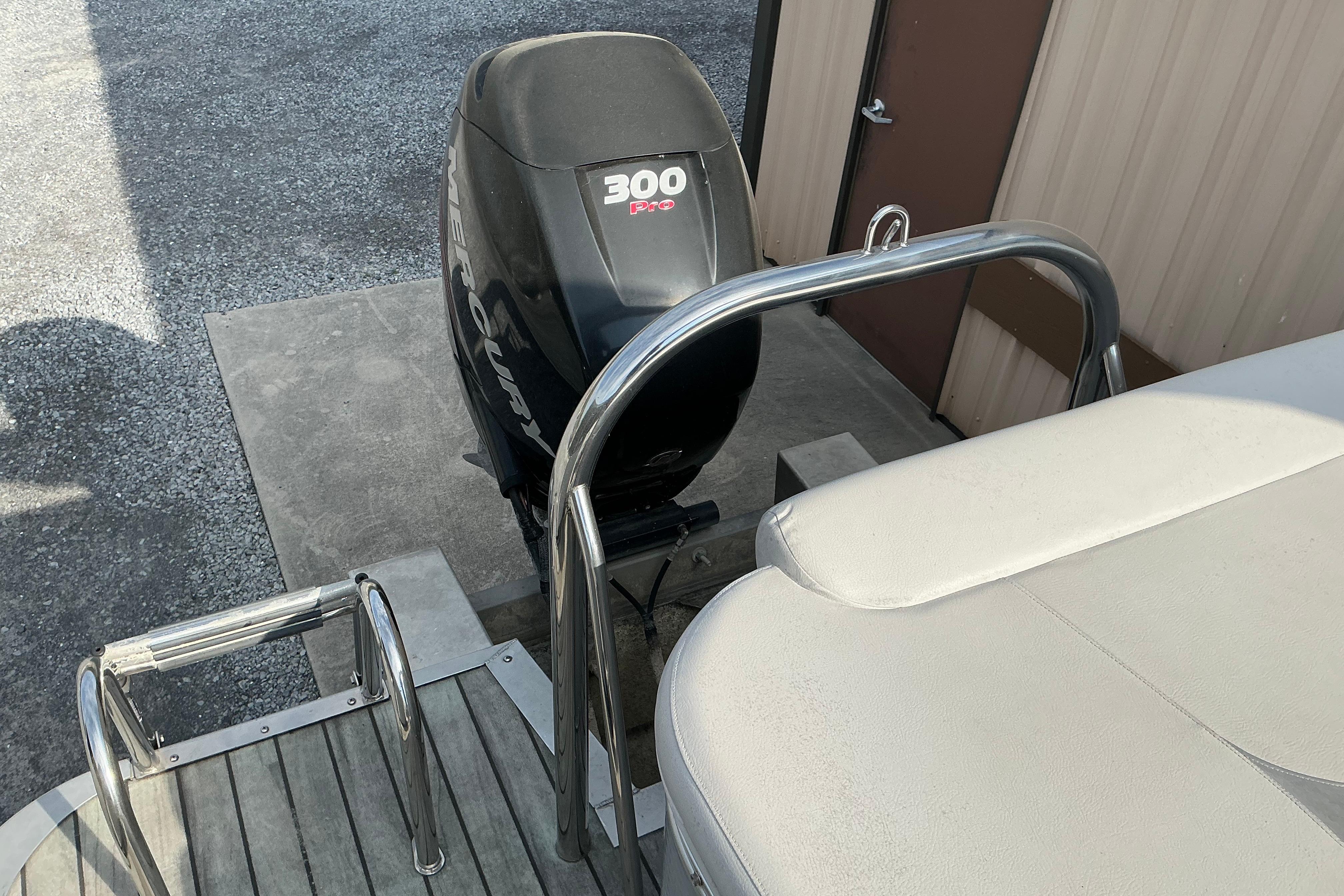 2014 Avalon 25 ft. Paradise Elite boat with Mercury 300 Pro XS engine.