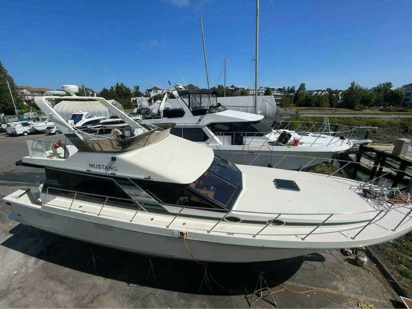1988 Tollycraft EY440 - Image 5