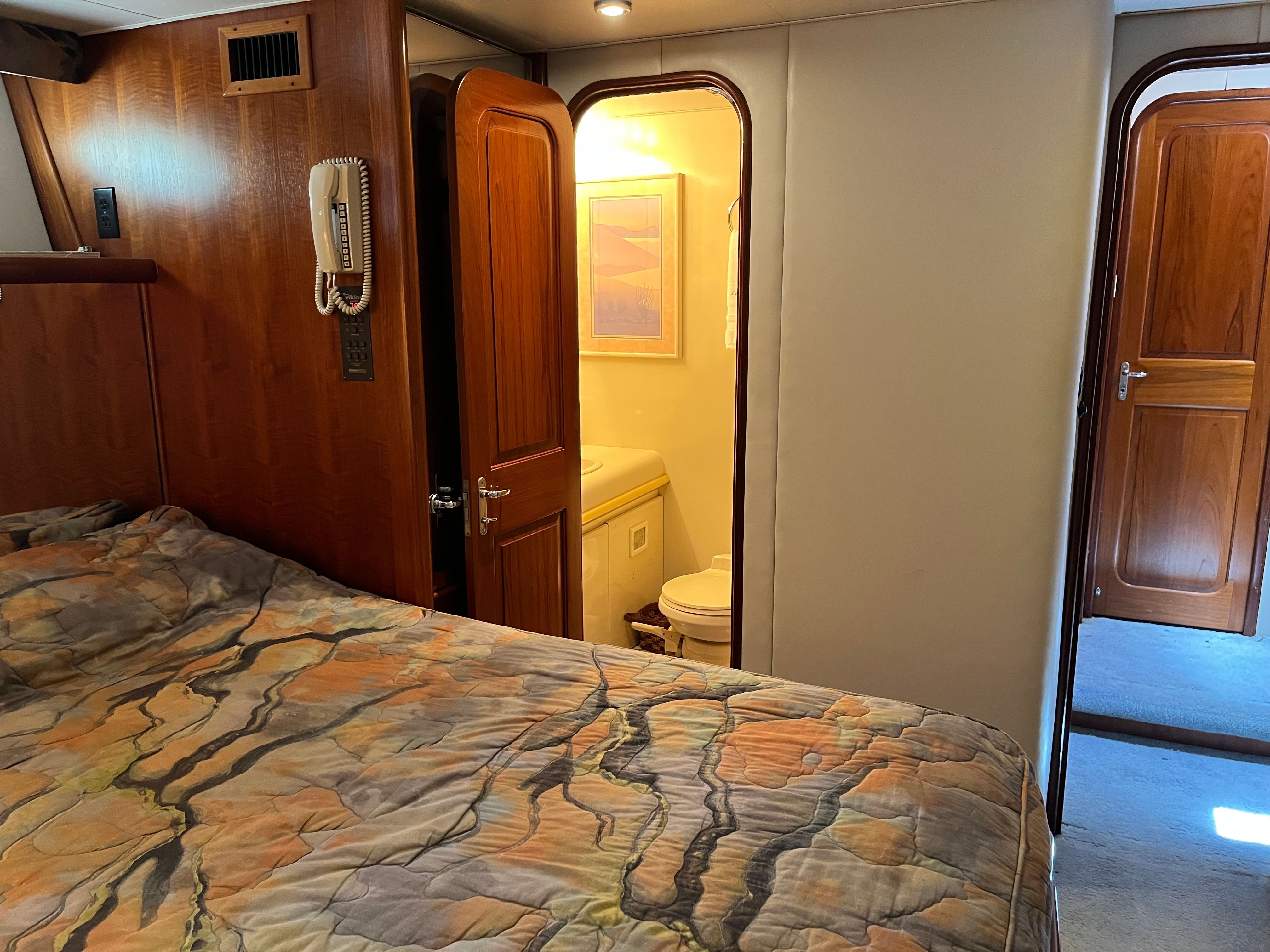 1994 Viking Motor Yacht - 11