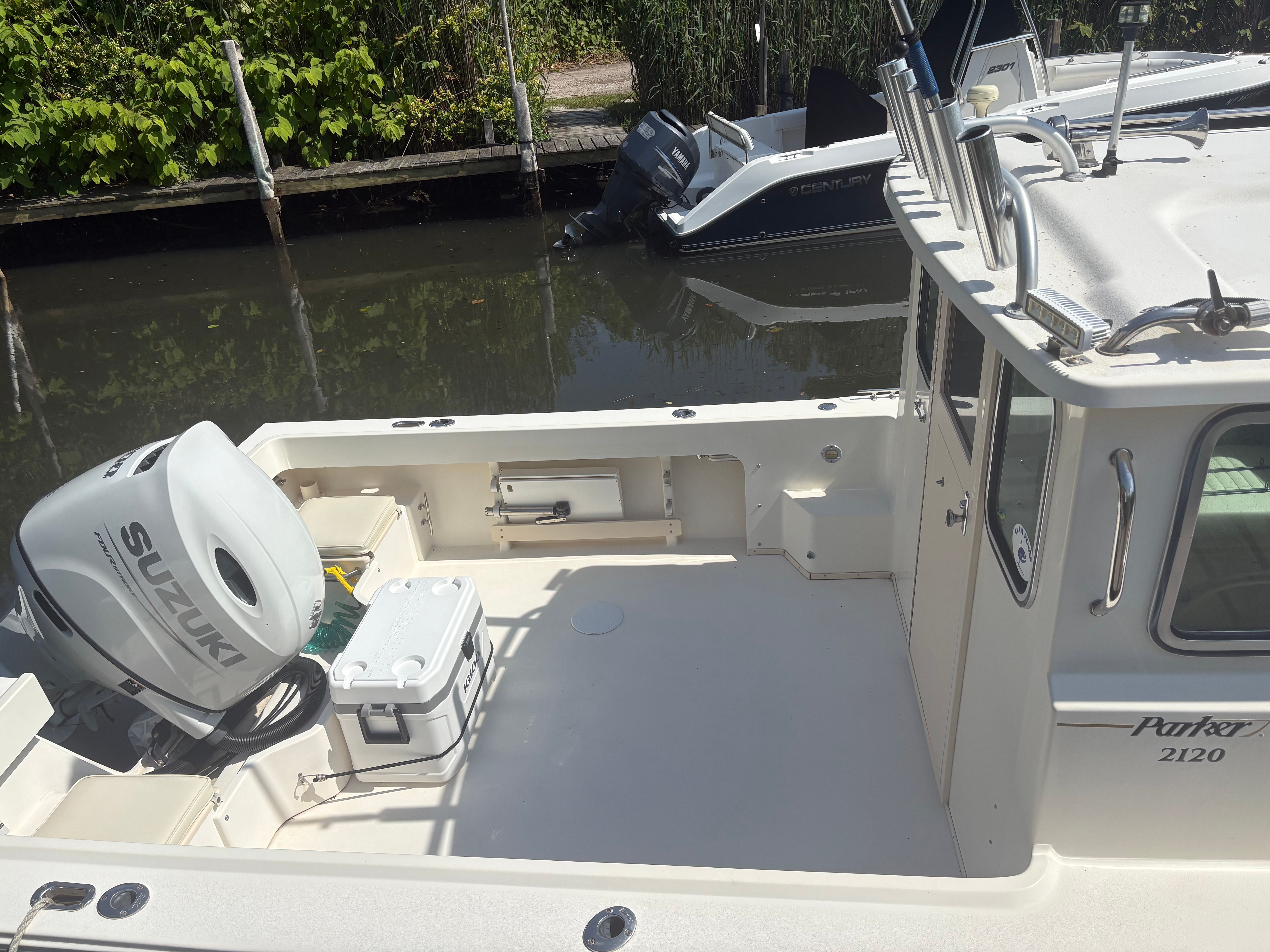 2008 Parker 2120 Sport Cabin - 10