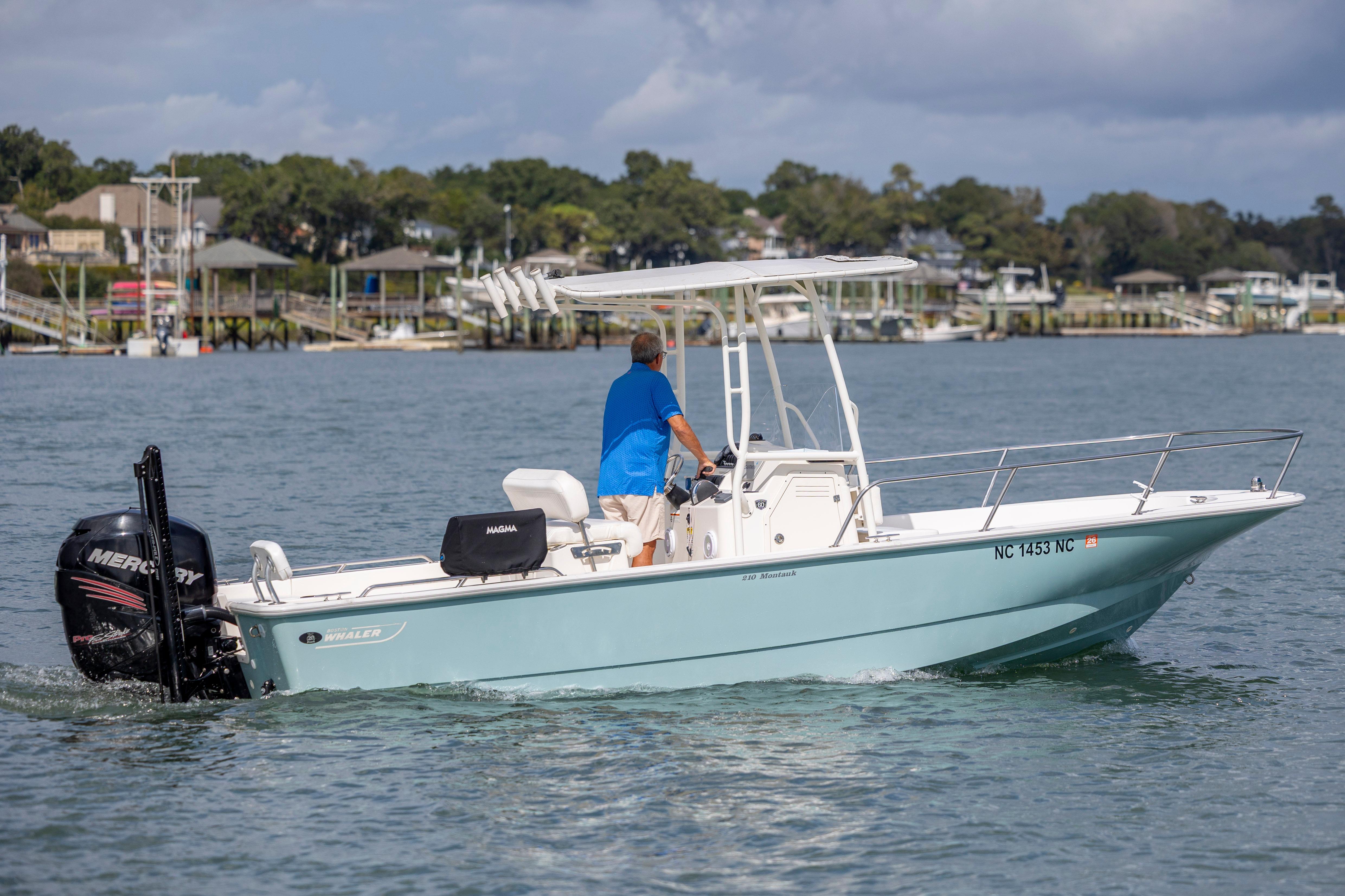 2018 Boston Whaler 210 Montauk