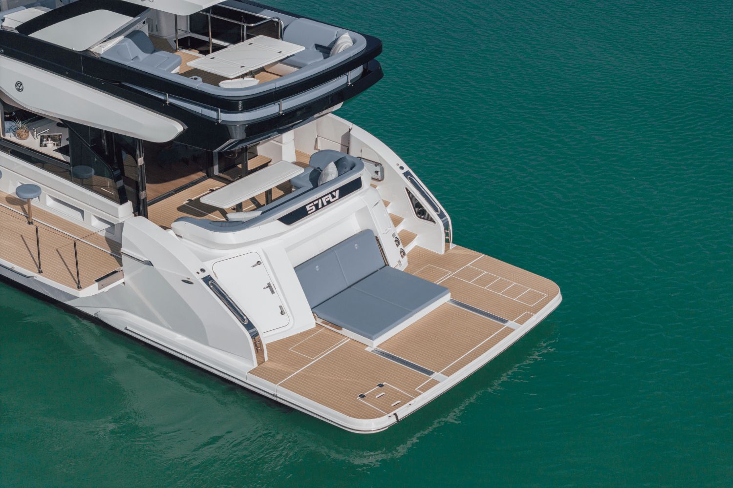 2027 Cruisers Yachts 57 Fly - 15