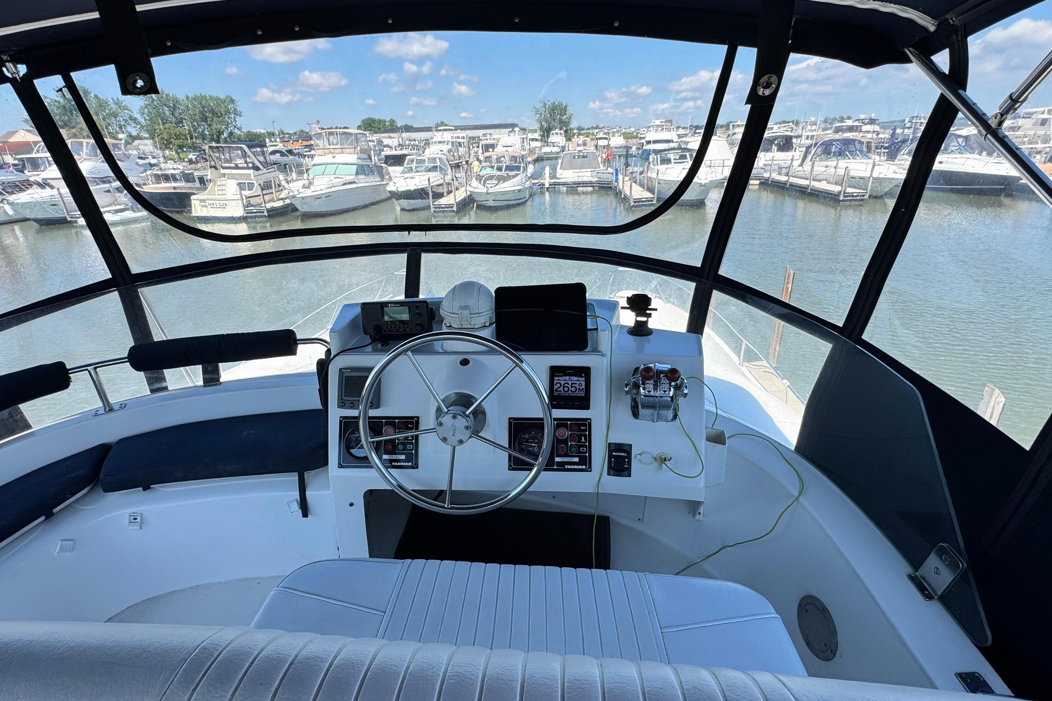 Flybridge Helm Seating