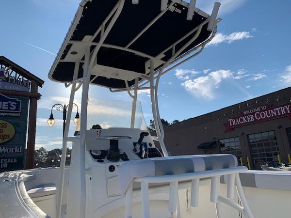 2024 Mako 214 CC boat with T-top and console, displayed outdoors.