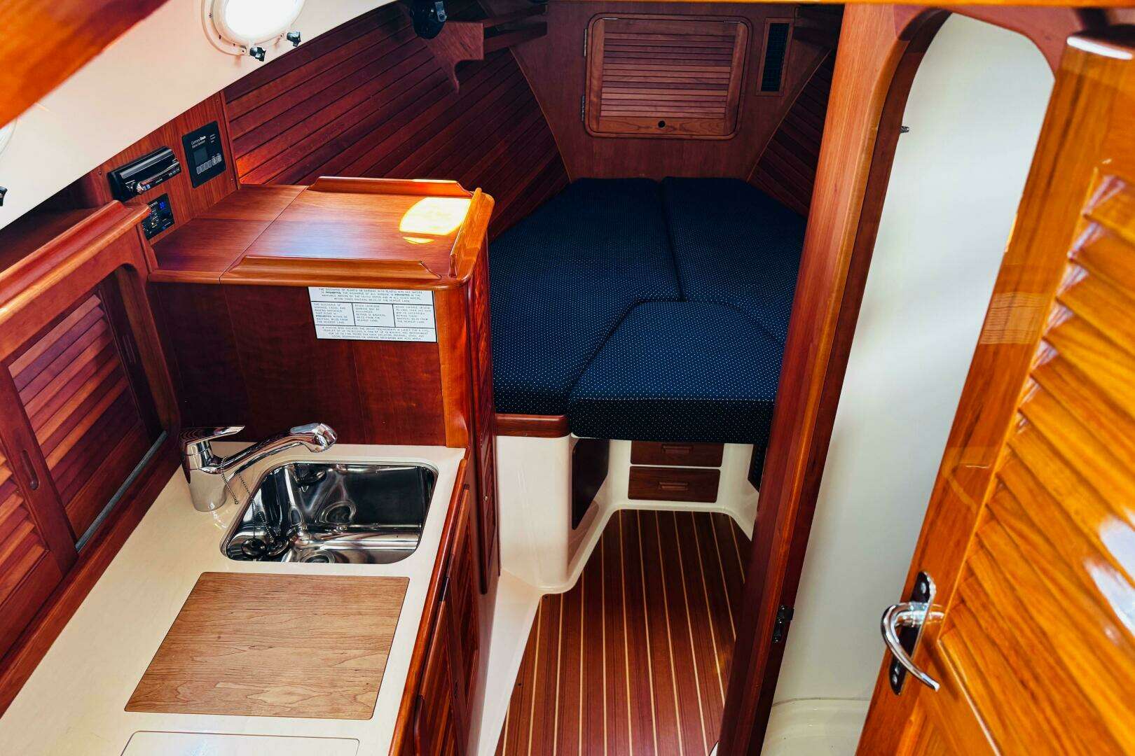 2012 Hinckley Picnic Boat MKIII - Image 16
