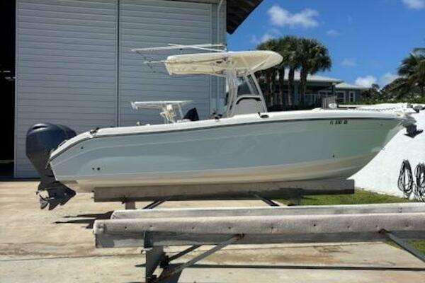 2018 Century 2600 Center Console