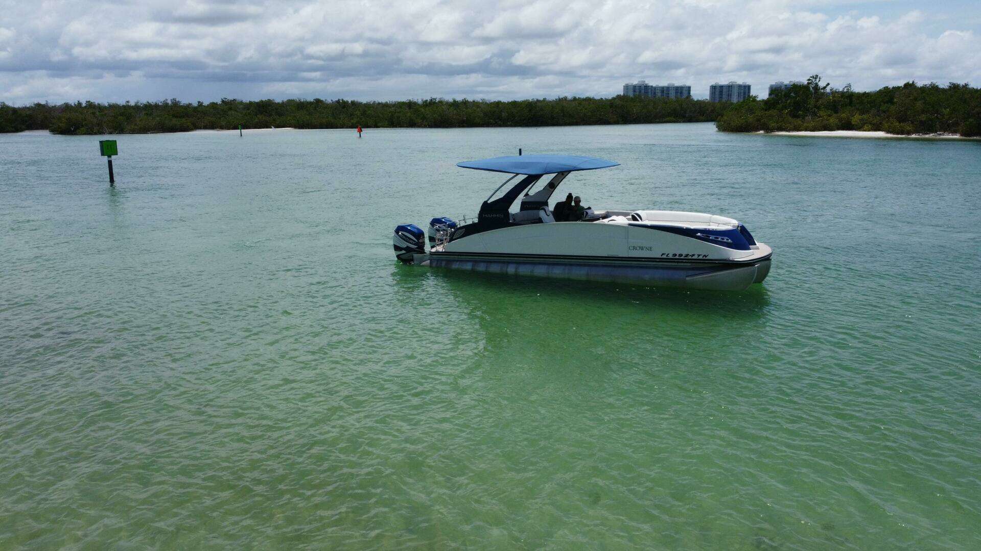 2021 Harris Crowne SL 270 Twin Engine - Image 2