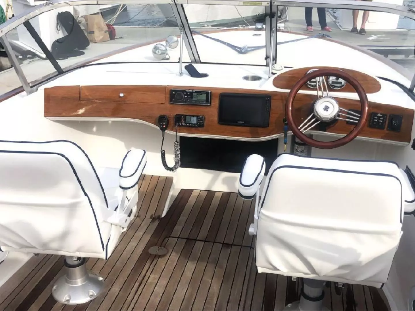 2016 Vanquish 26 Runabout - Image 9
