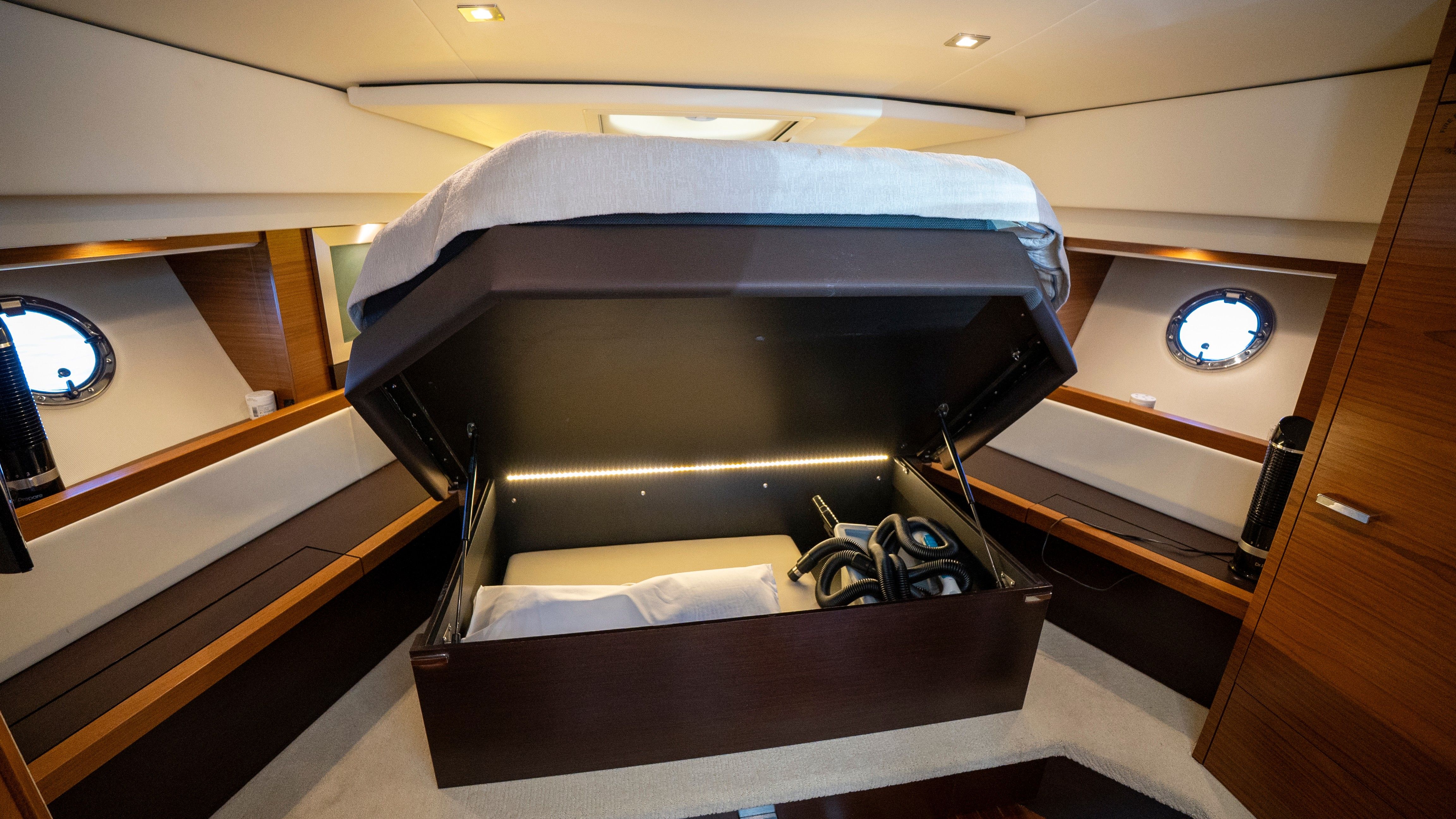 2018 Tiara Yachts 44 Coupe - 60