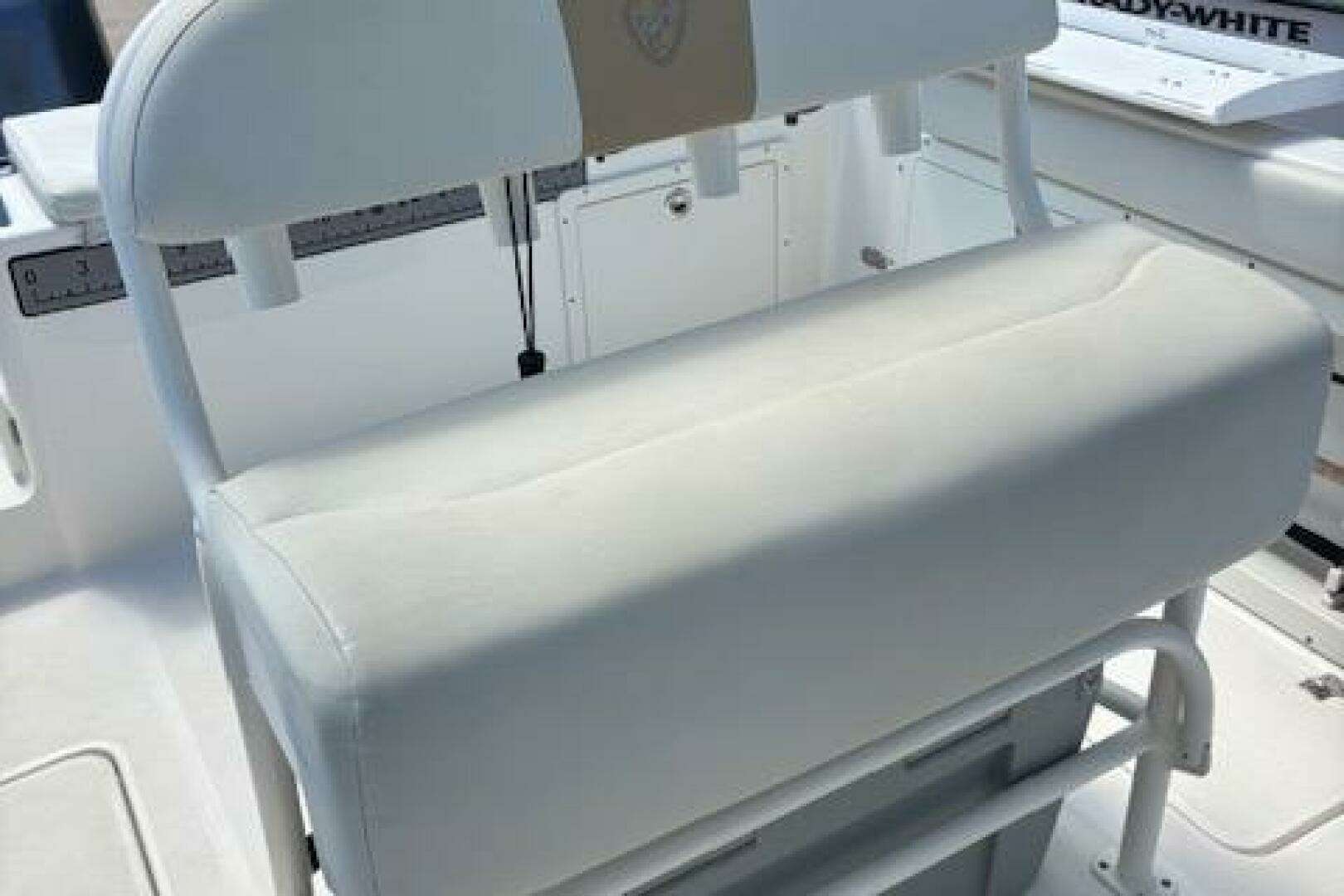 2018 Century 2600 Center Console - Image 6