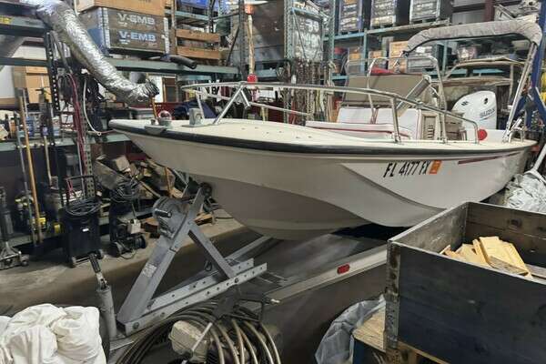 1988 Boston Whaler 17 Newport