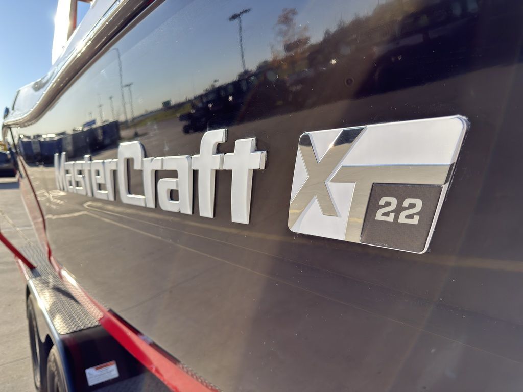 2019 MasterCraft XT22 - 5