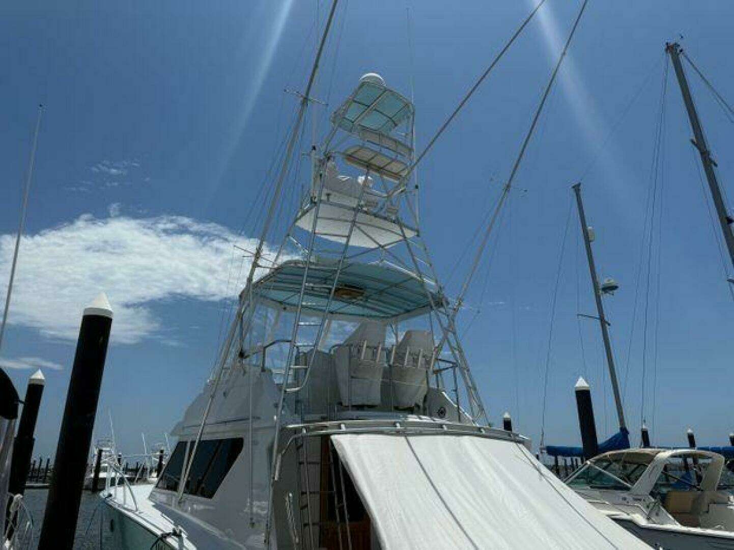 1990 Hatteras 45 Convertible - Image 4