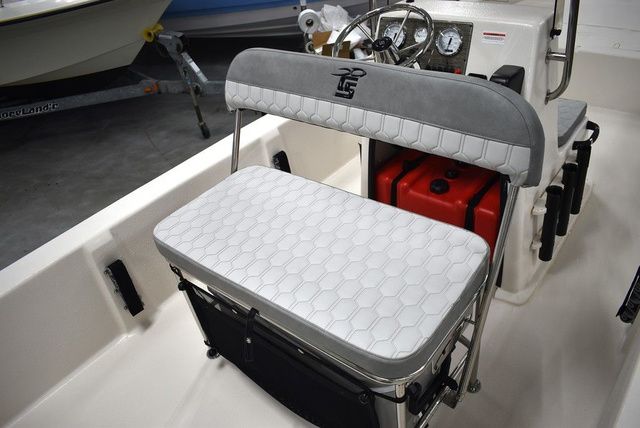 2025 Carolina Skiff E20 JVX Center Console - 19