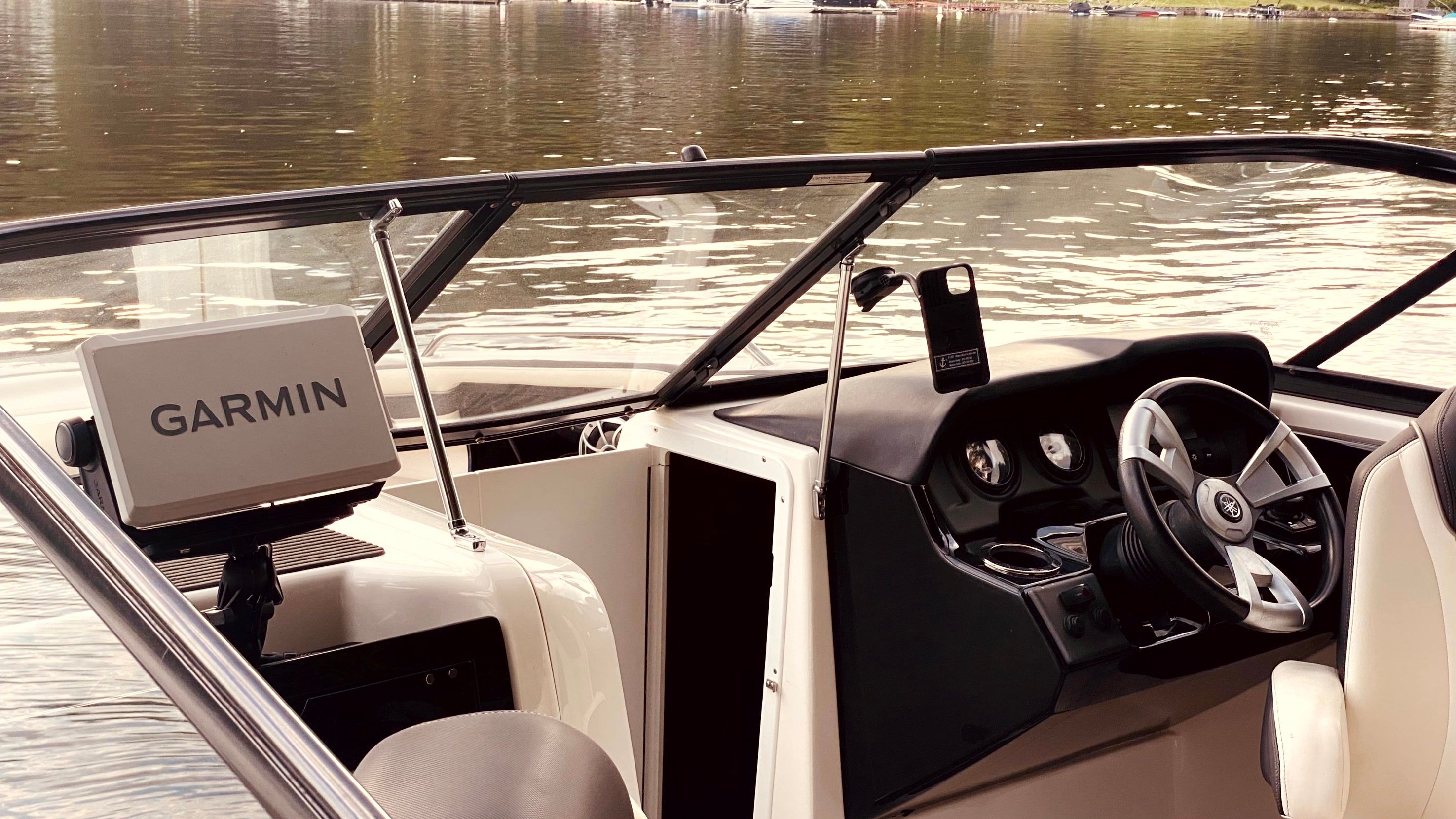 Yamaha AR240 2016 boat console with Garmin navigation system.