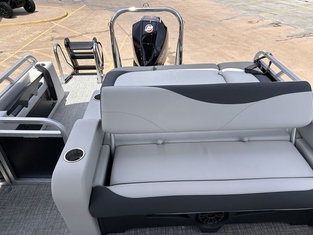 2025 Avalon LSZ Versatile Rear Bench 23 FT - 19