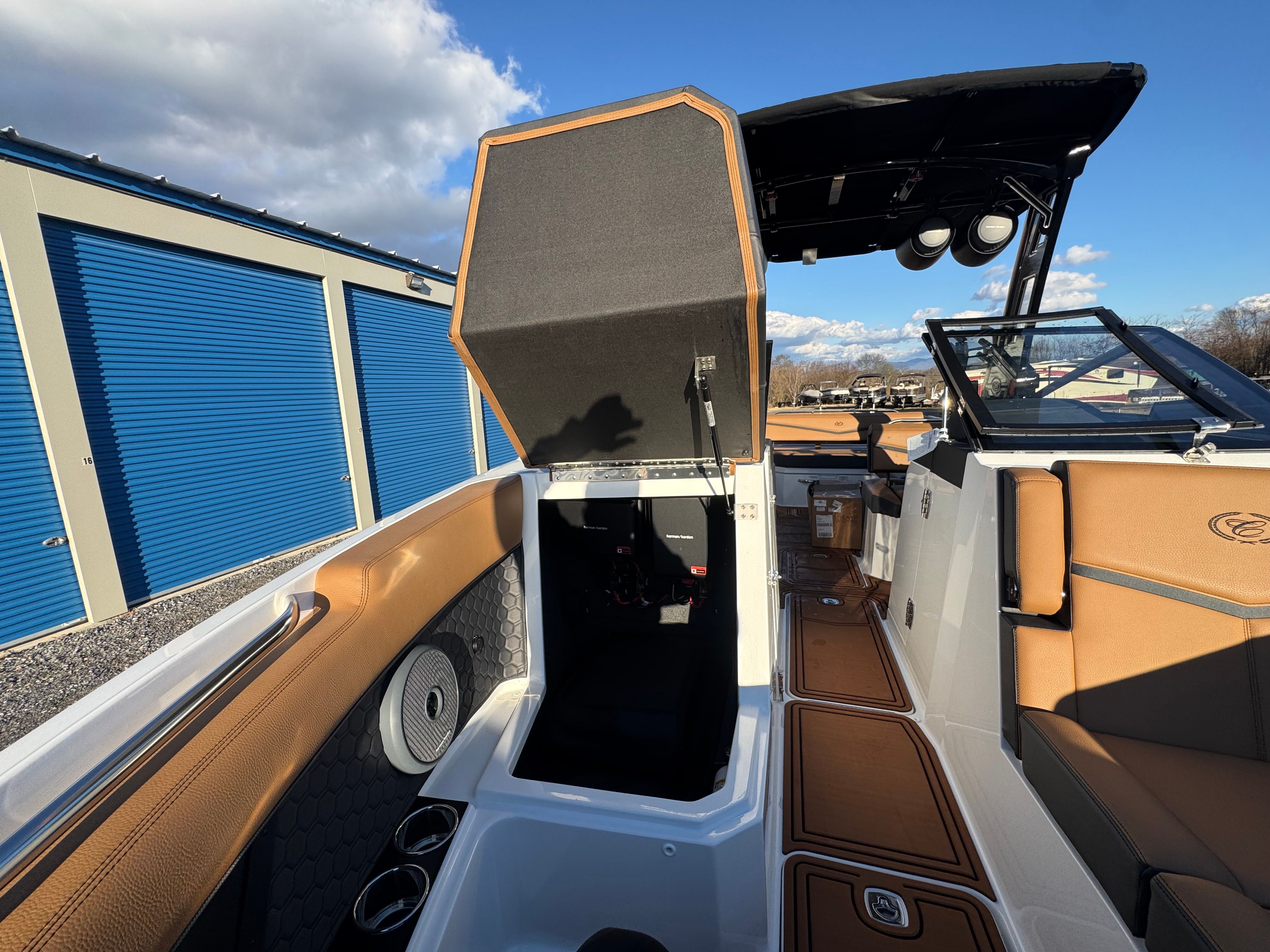 2026 Cobalt R8 Surf - 39