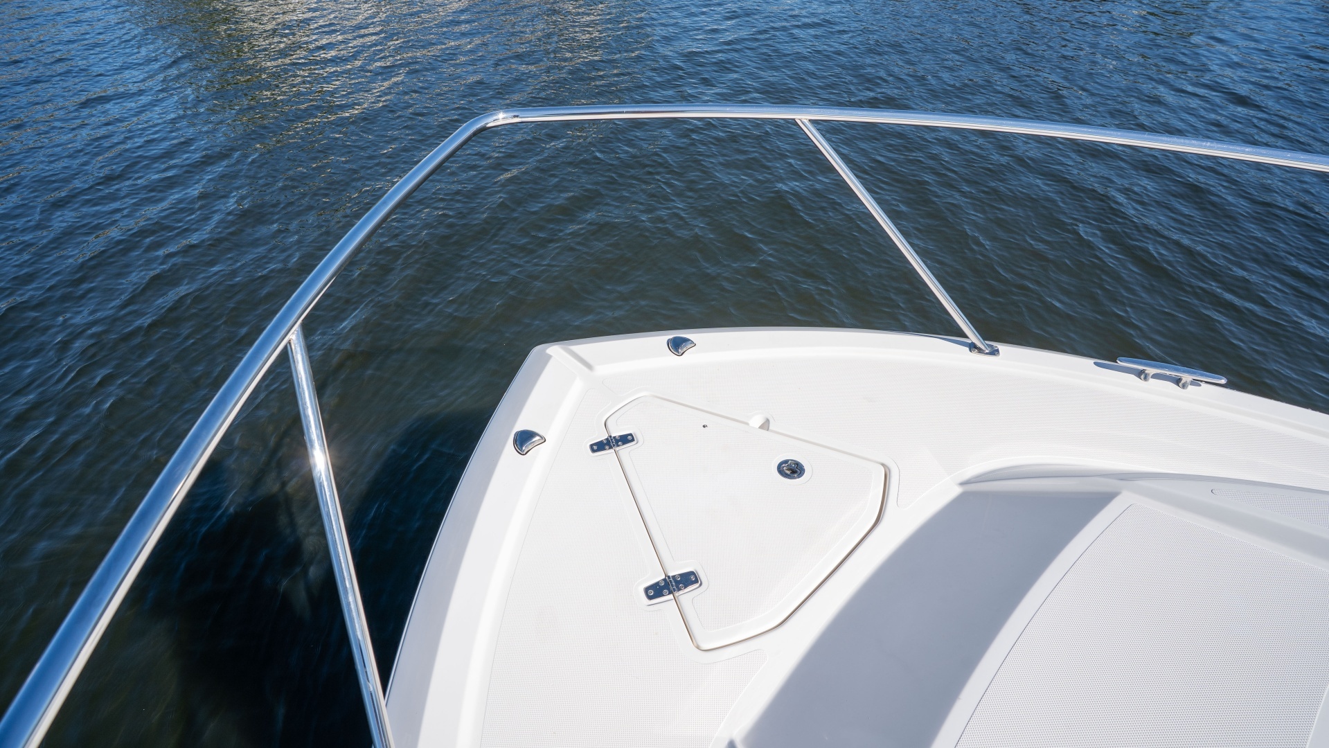 2018 Pursuit 325 OS - Image 41