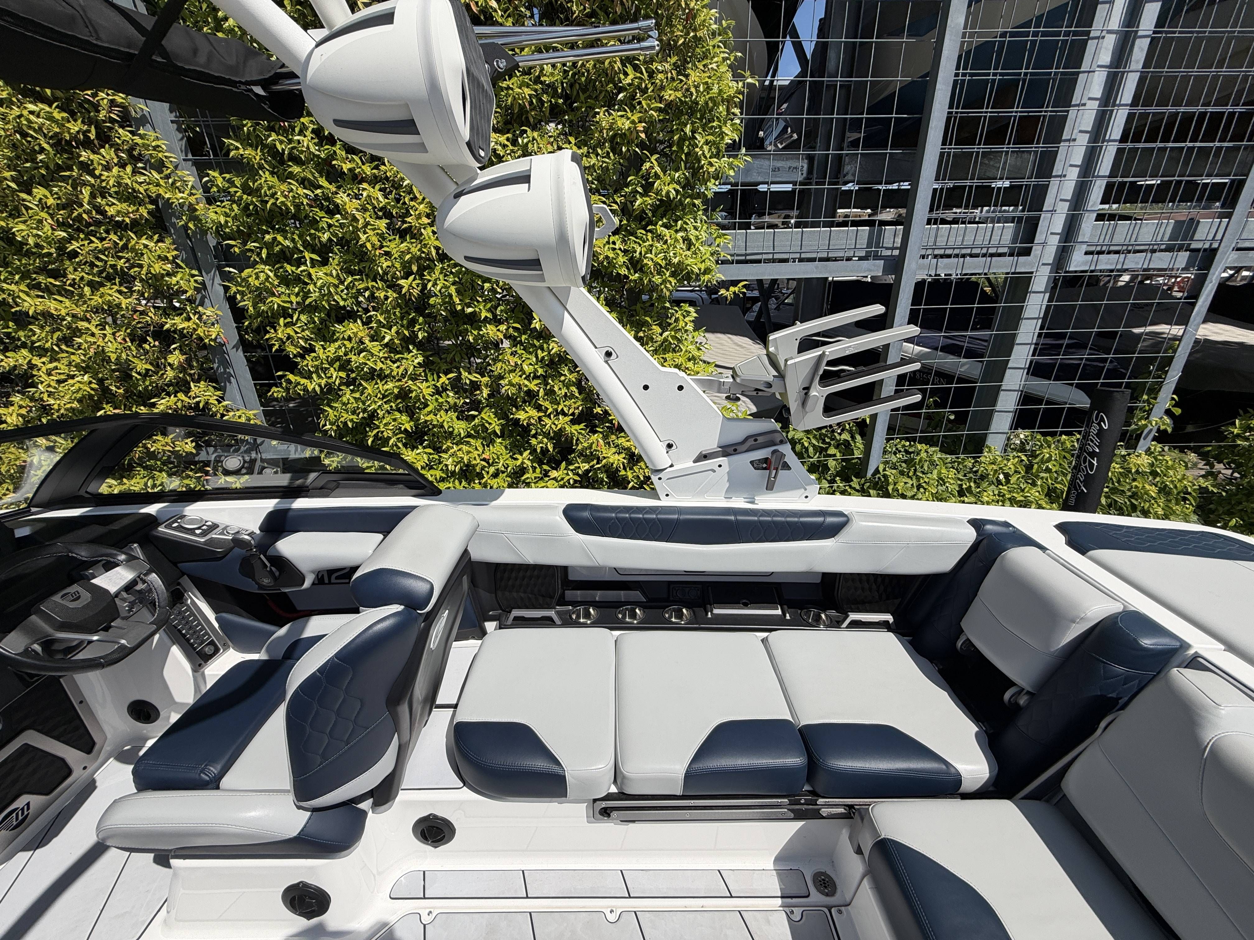 2022 Malibu M220 - 10