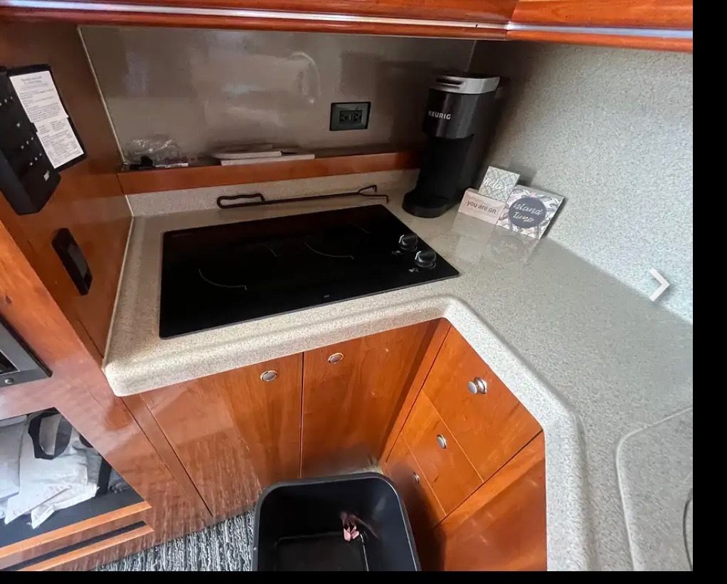 2004 Cruisers Yachts 370 Express - 11