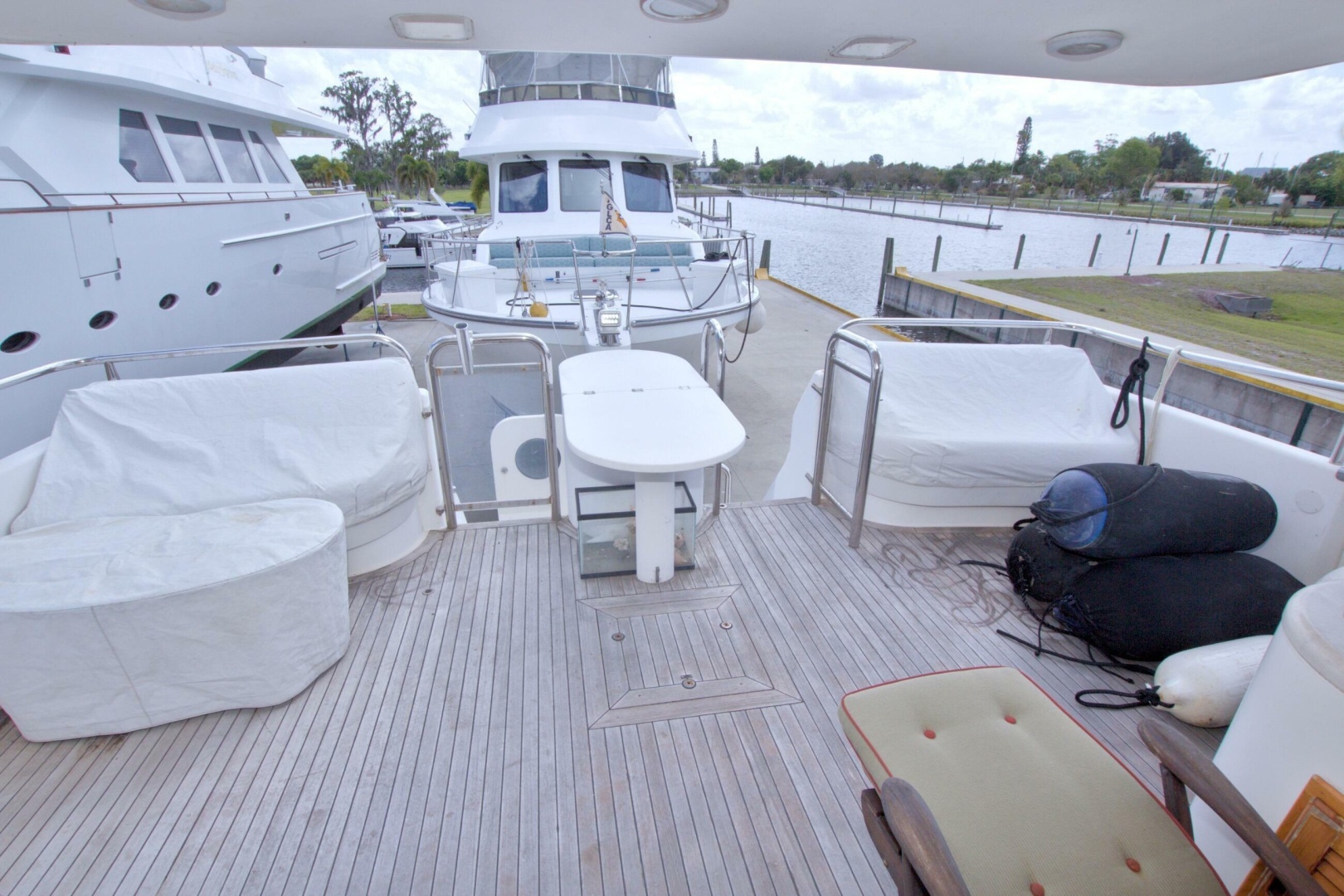1998 Lazzara Yachts 76 Skylounge Grand Salon - Image 7