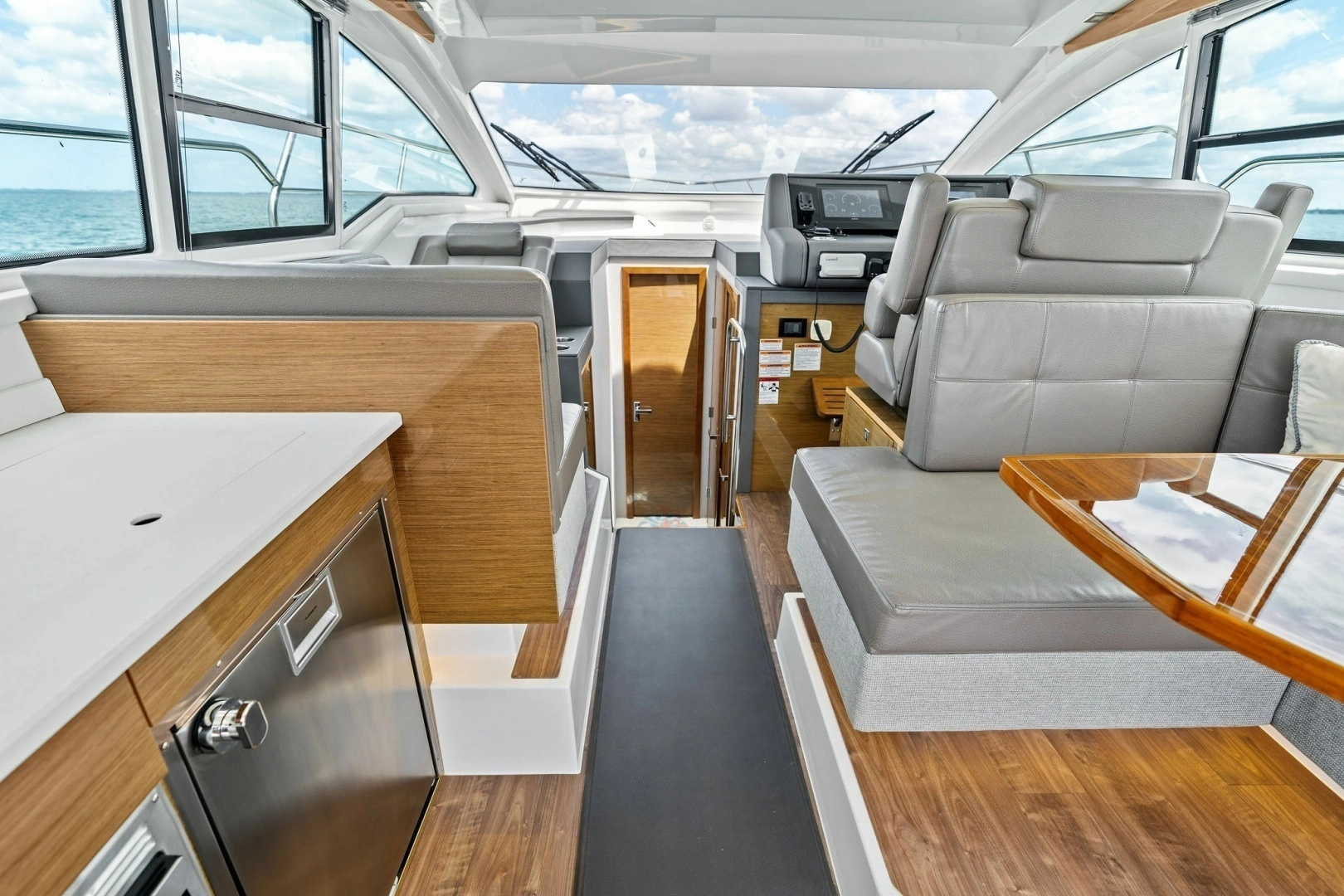 2019 Cruisers Yachts 42 Cantius - Image 20
