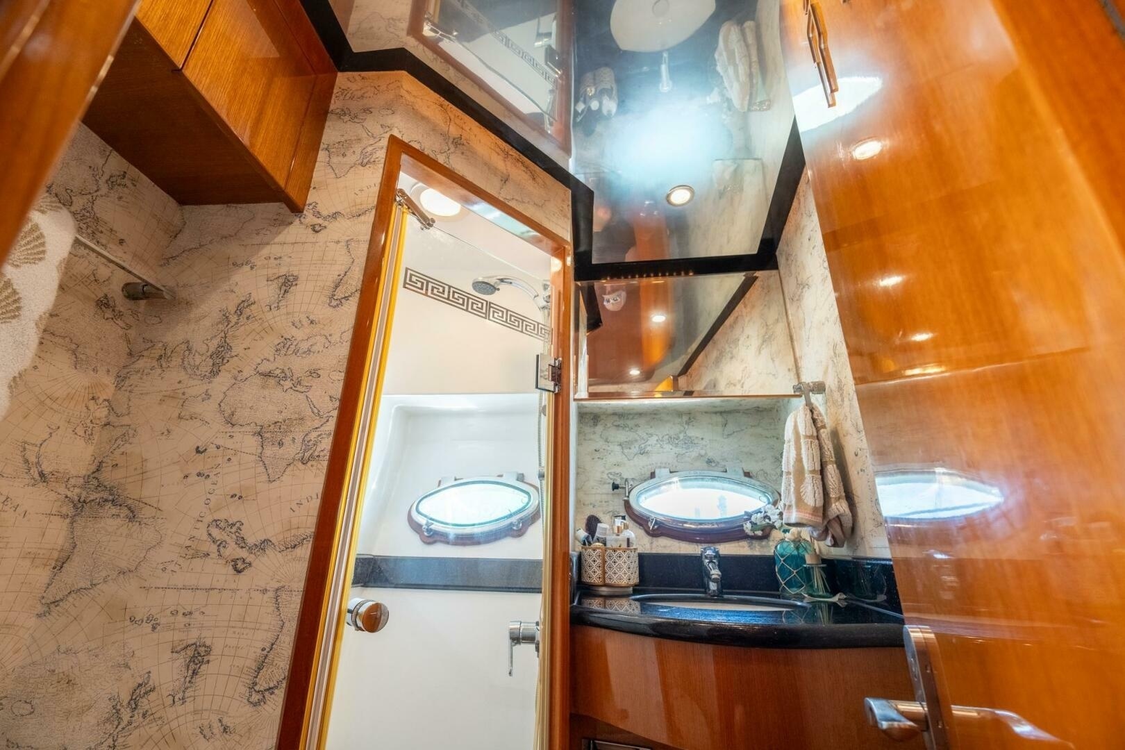 2007 Ocean Alexander 52 Sedan - Image 20