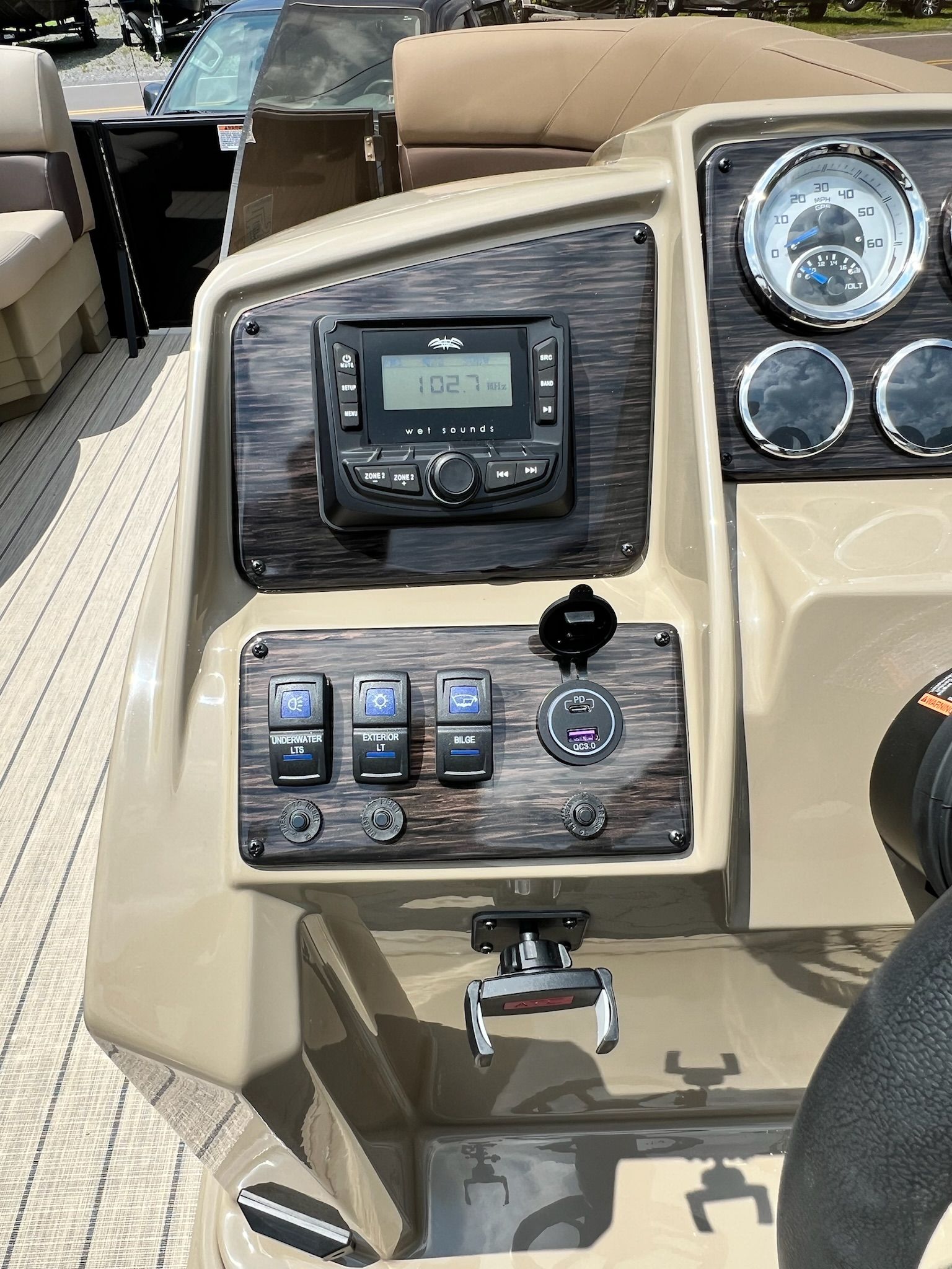 2026 Sylvan Mirage 8520 Cruise - 19