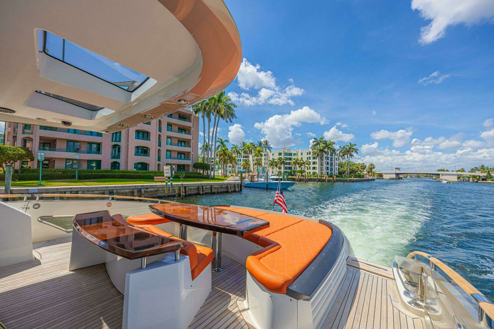 2010 Lazzara Yachts LSX 92 - Image 17
