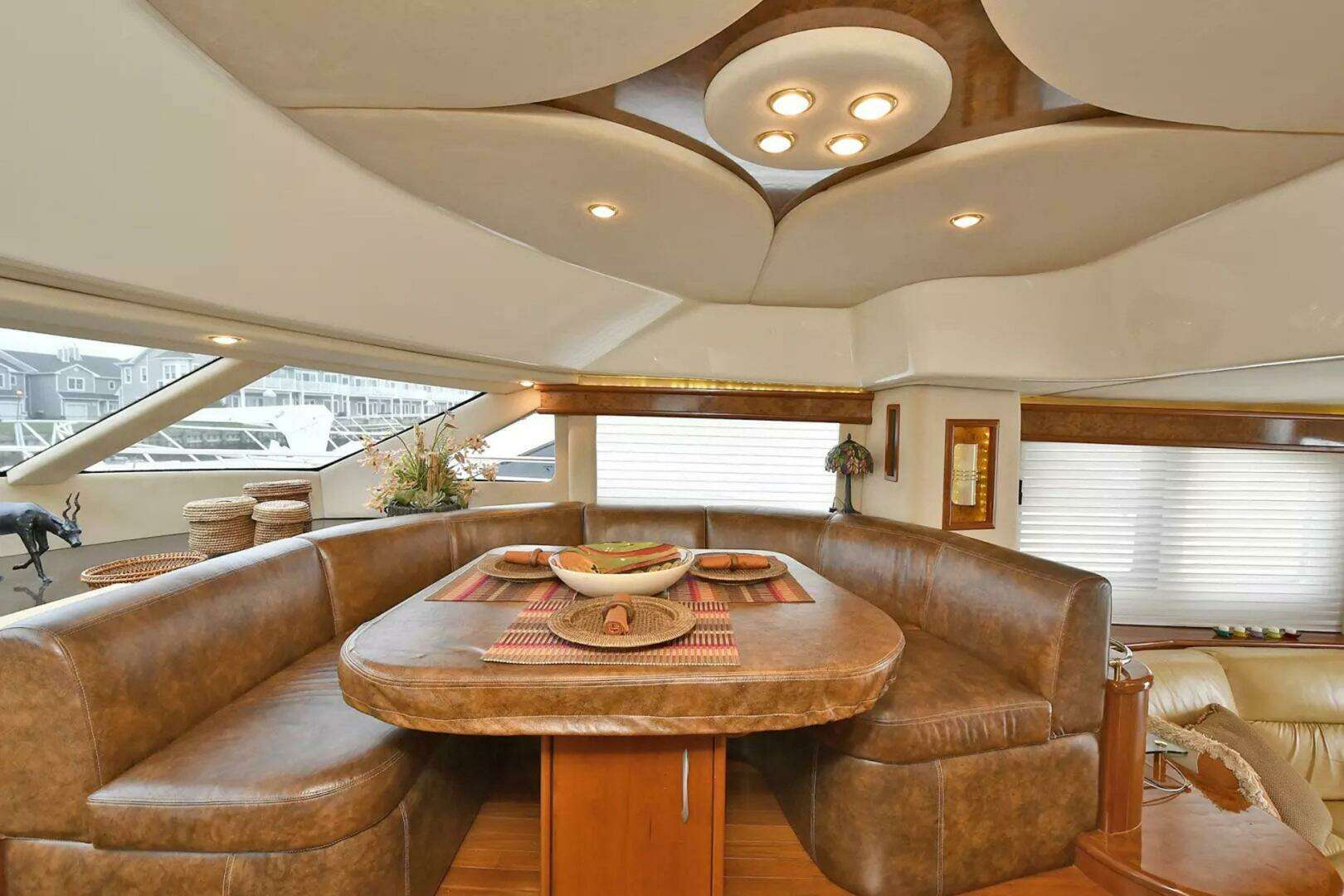 2009 Silverton 52 Ovation - Image 9