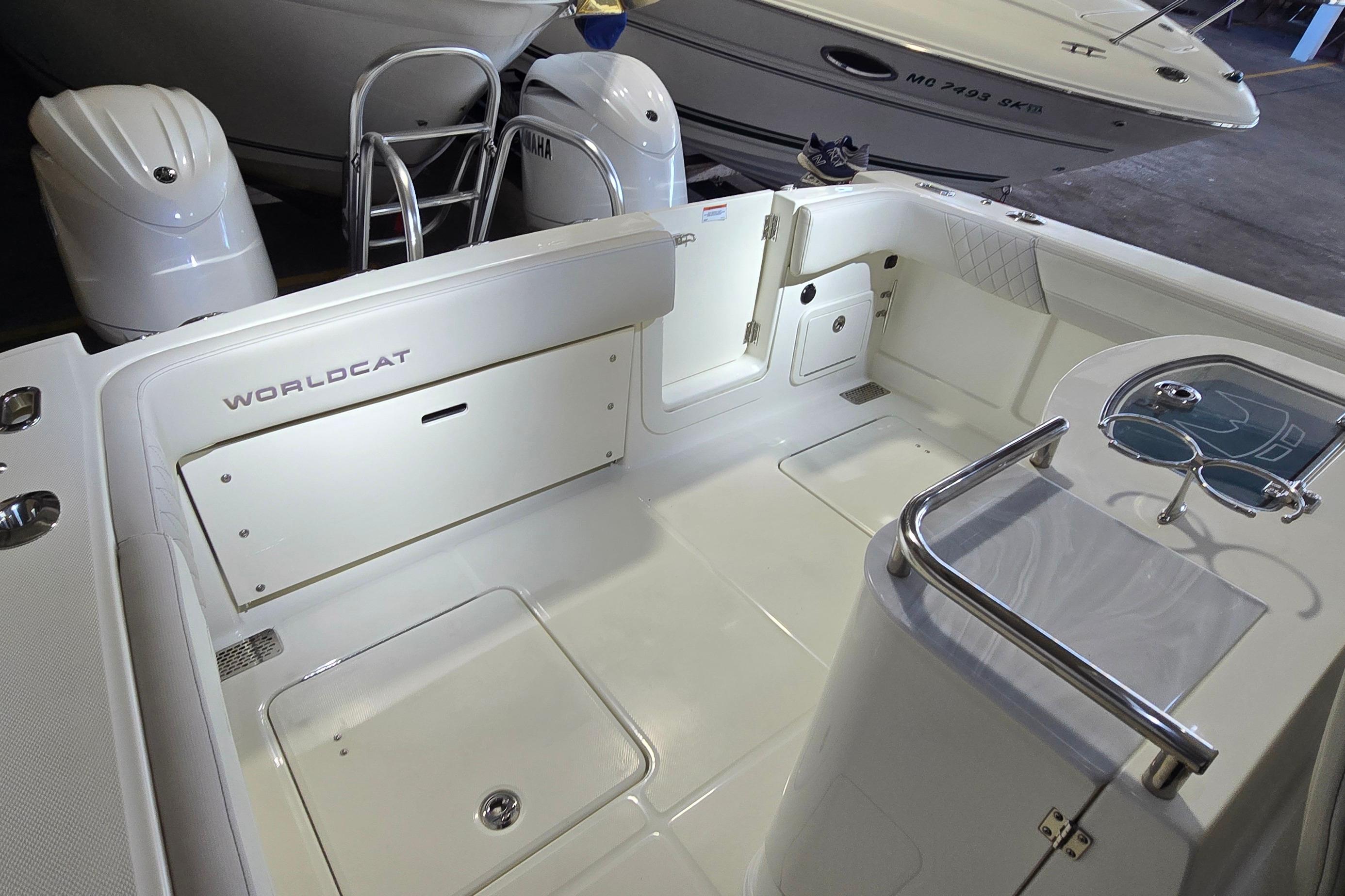 2024 WorldCat 280 CC-X boat interior with sleek design and modern features.