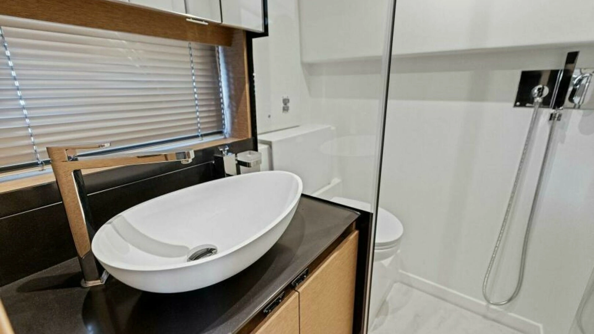 2025 Prestige 460 - Image 25