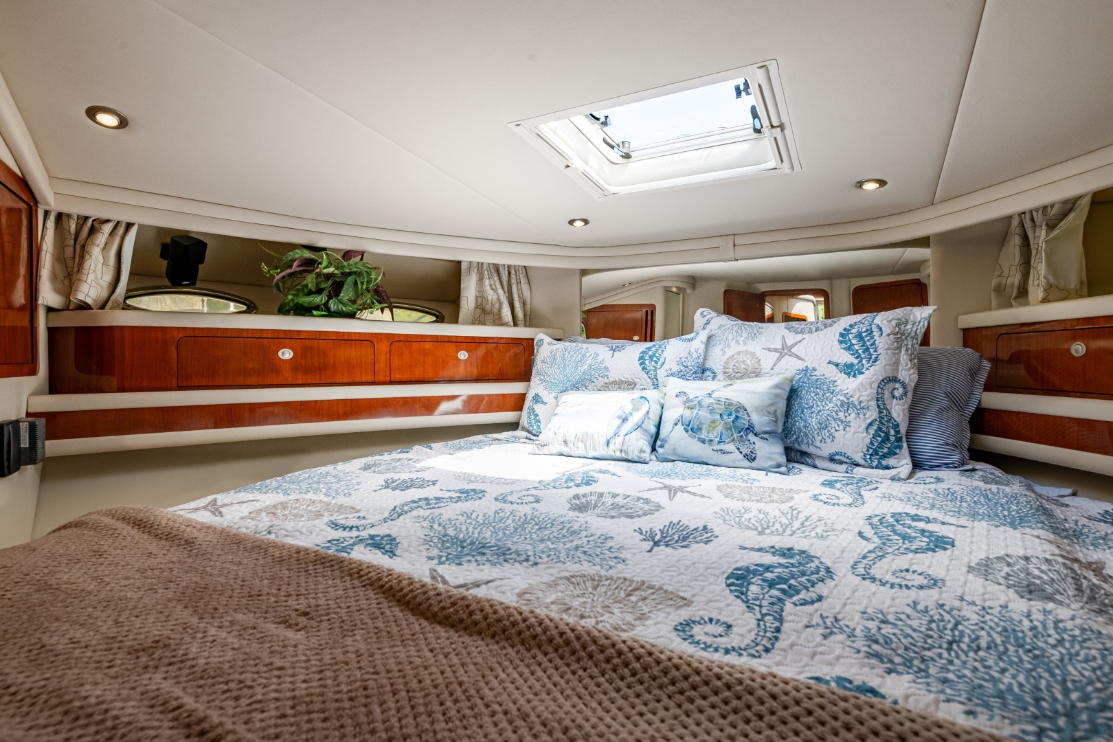 2004 Sea Ray 480 Sedan Bridge - Image 34