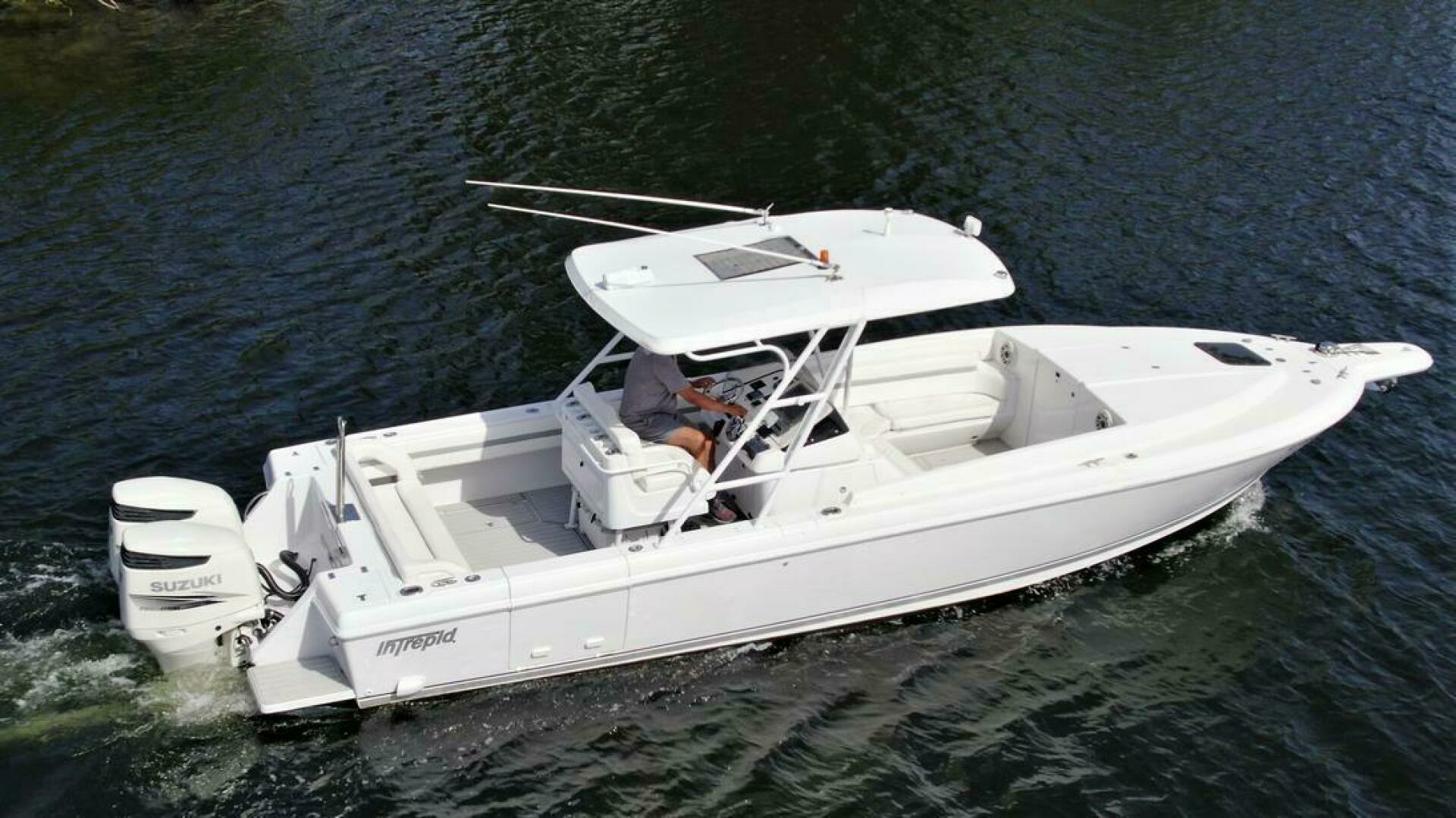 2003 Intrepid 32 - Image 4