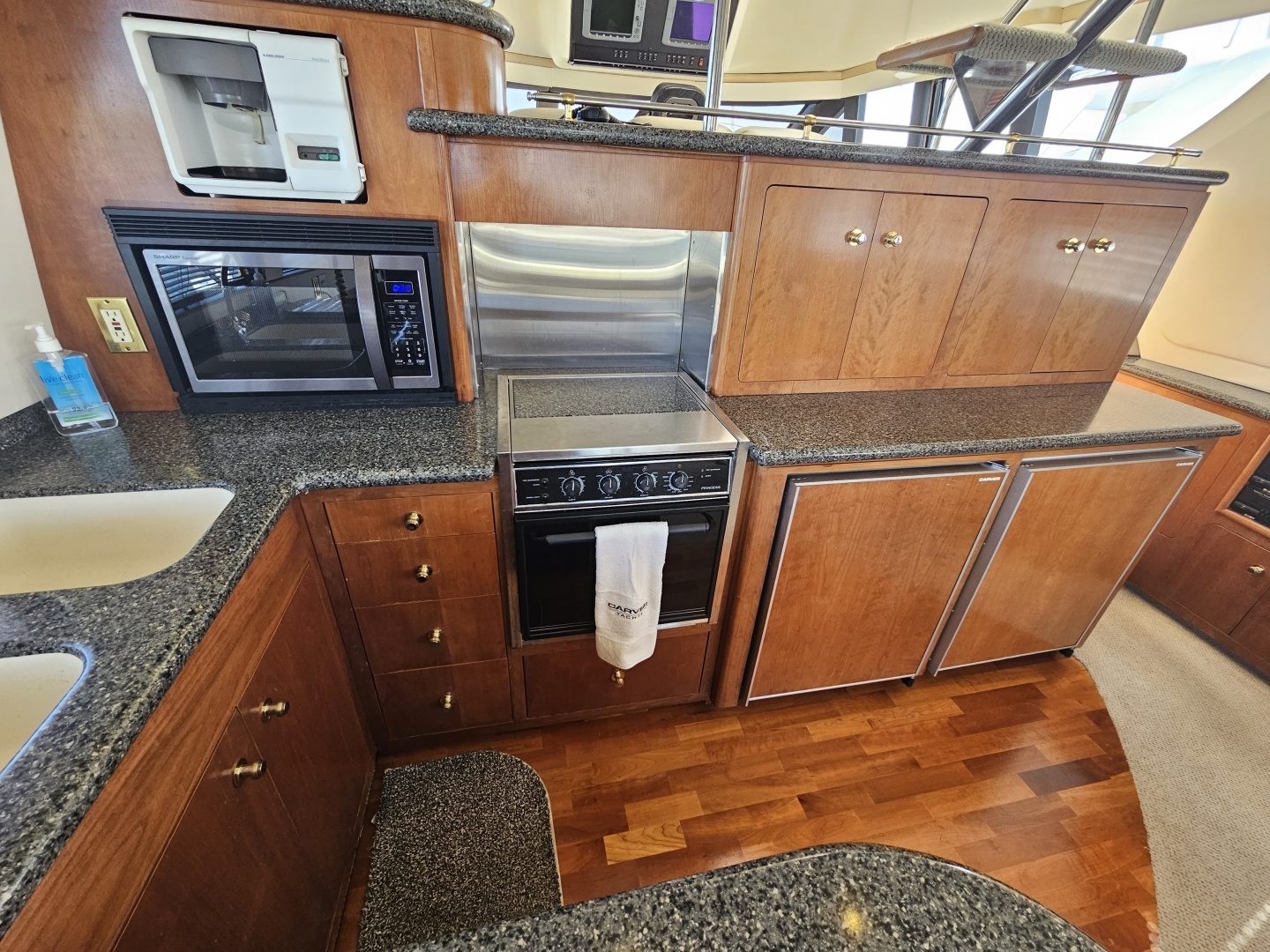 1999 Carver 530 Voyager - Image 10