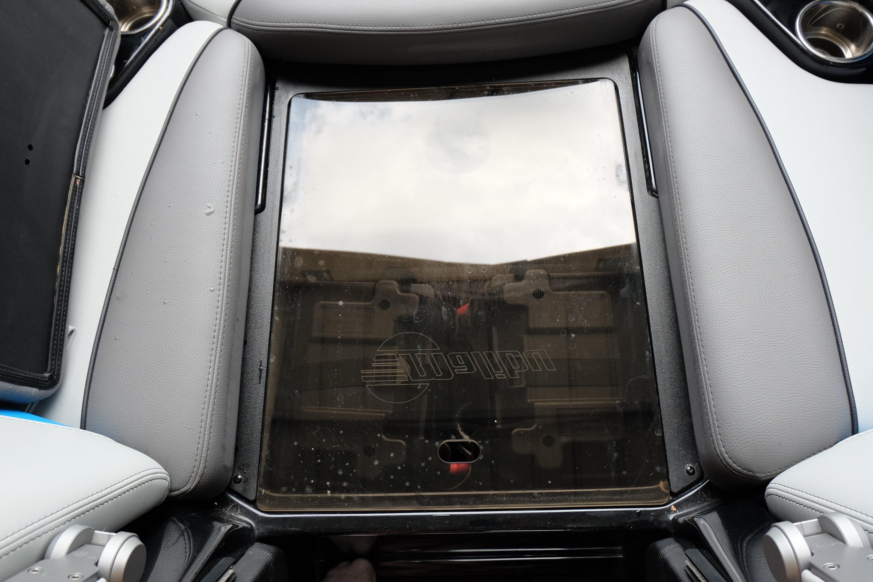 Interior view of 2020 Malibu Wakesetter 23 LSV boat seating area.