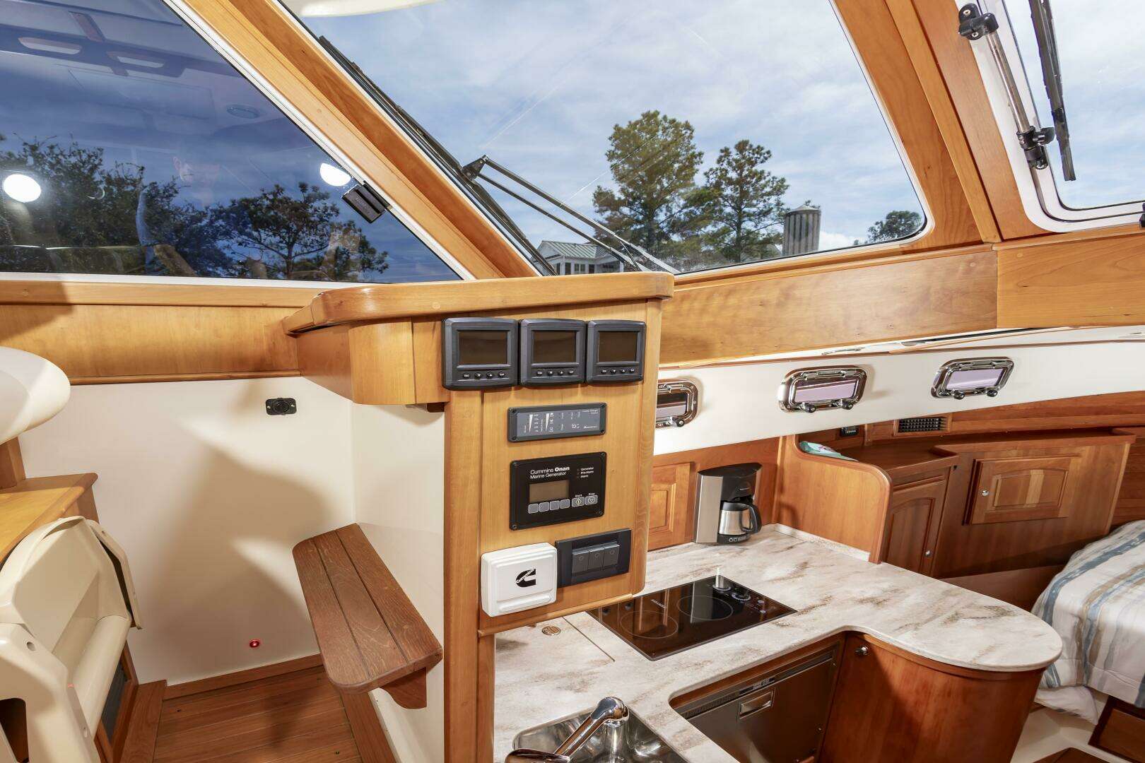 2018 Legacy 36 - Image 23