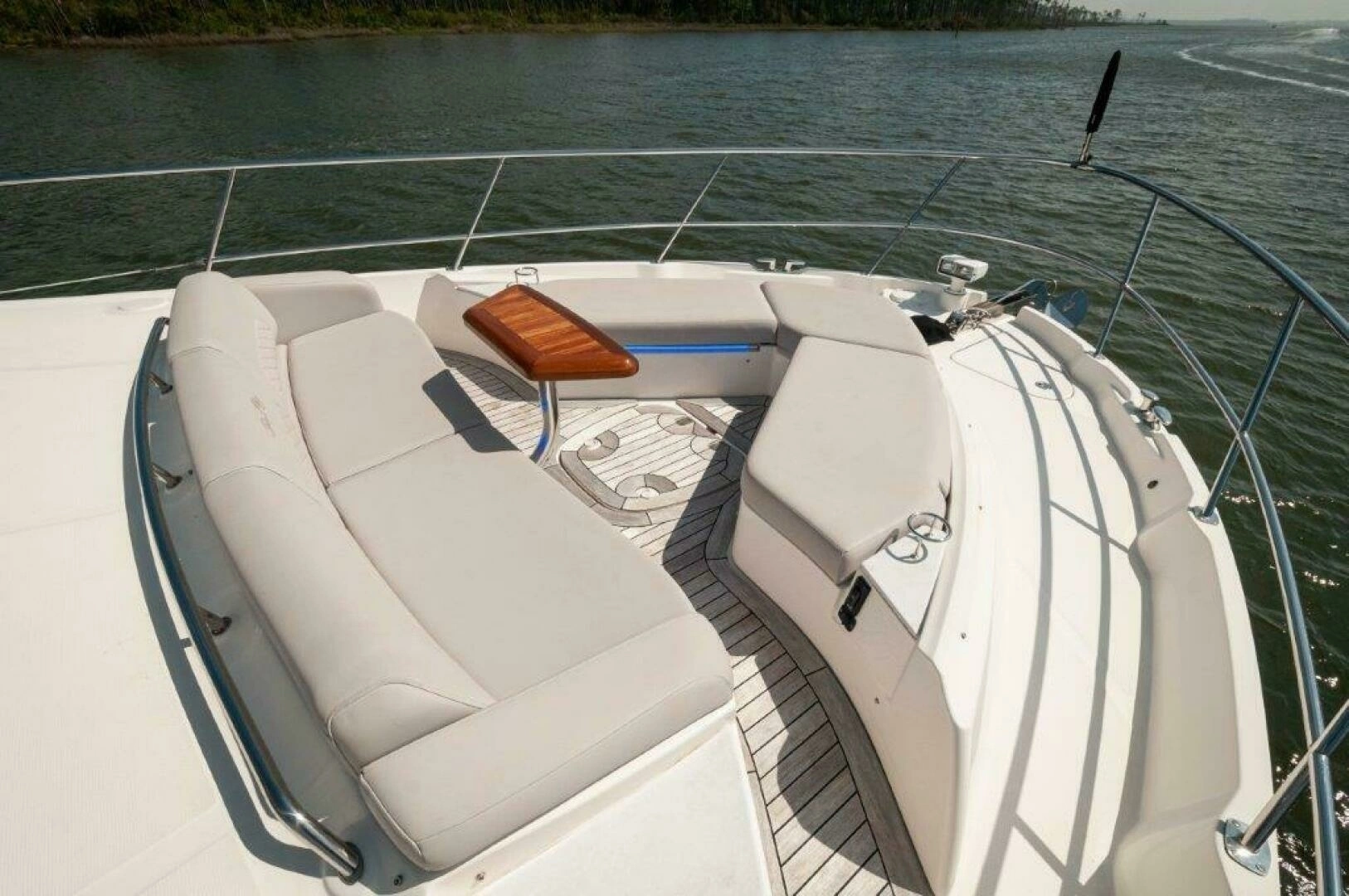 2018 Sea Ray L550 Flybridge - Image 32