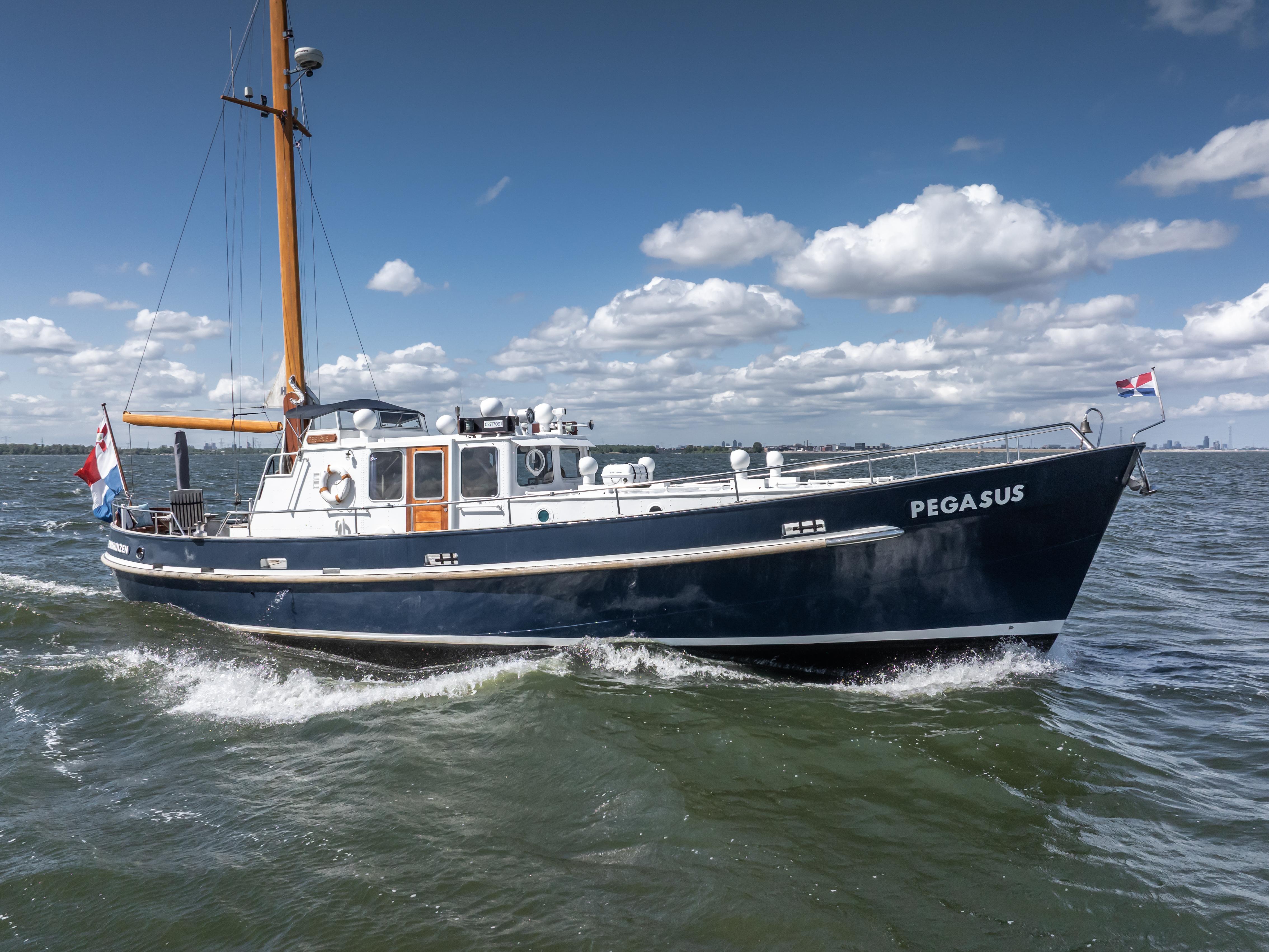 1956 Motorsailer Pegasus II 16.71 - Vluchtschip