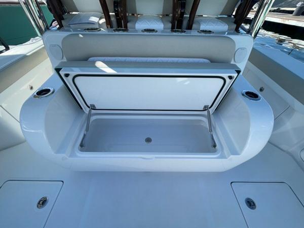 2026 Mag Bay 43 Center Console - 92