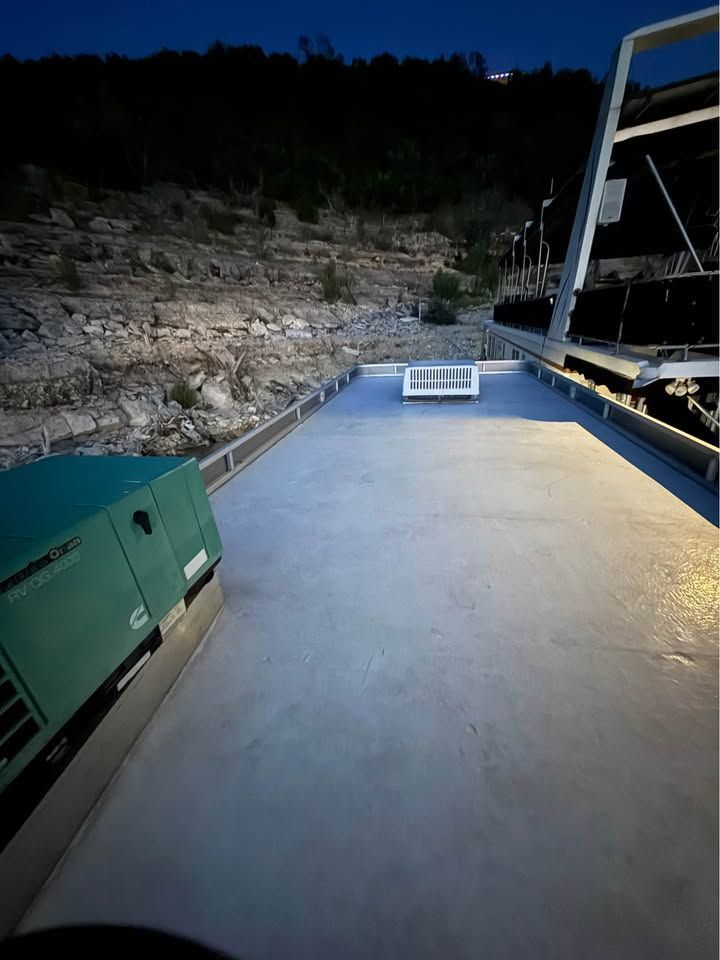 Sun Tracker Party Cruiser 2008 on dry land at night.