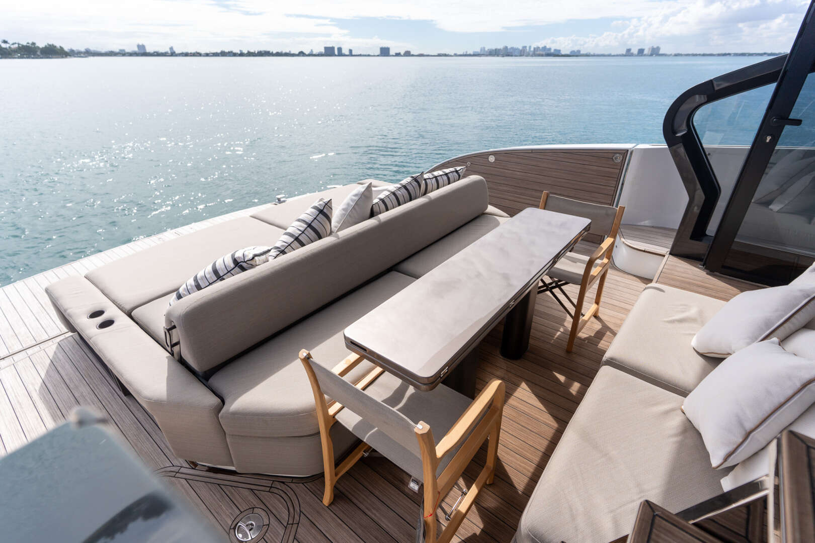 2026 Azimut Seadeck 6 - Image 31