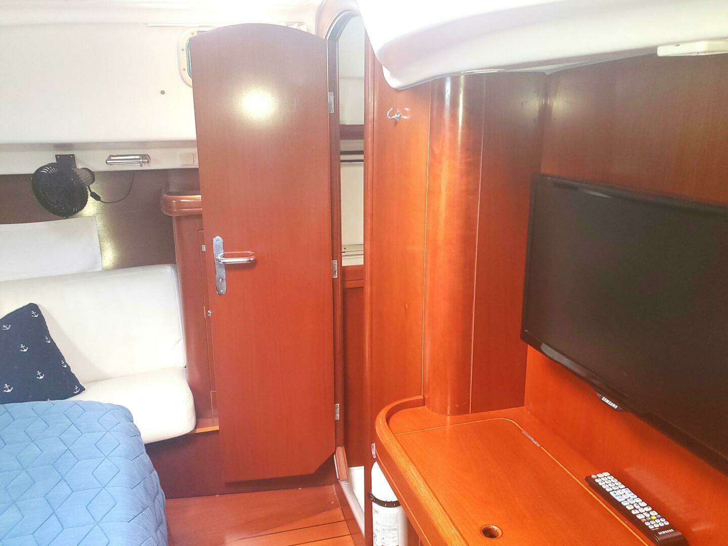 2003 Beneteau Center Cockpit - Image 29