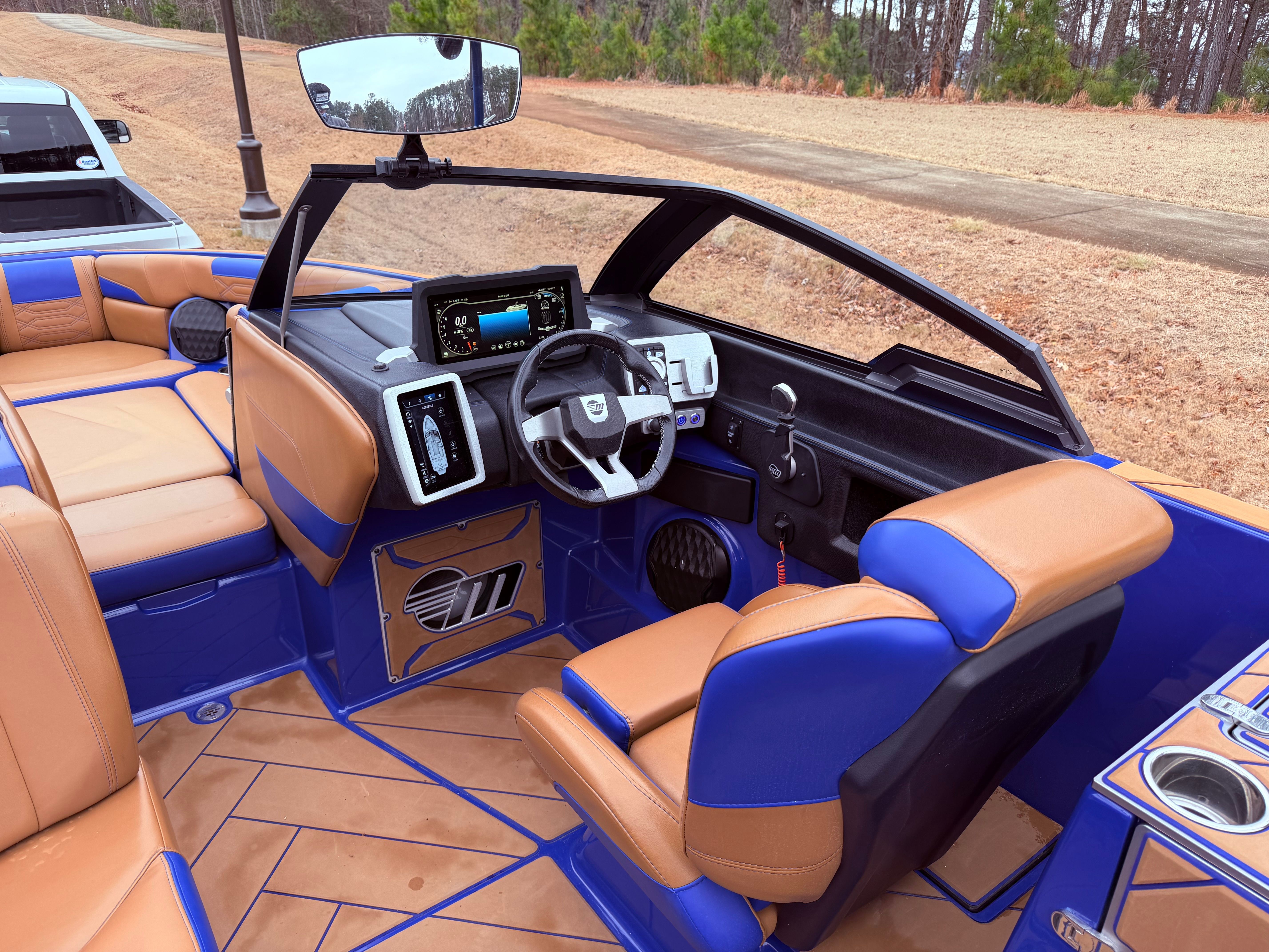 2022 MALIBU 25 LSV - Image 8