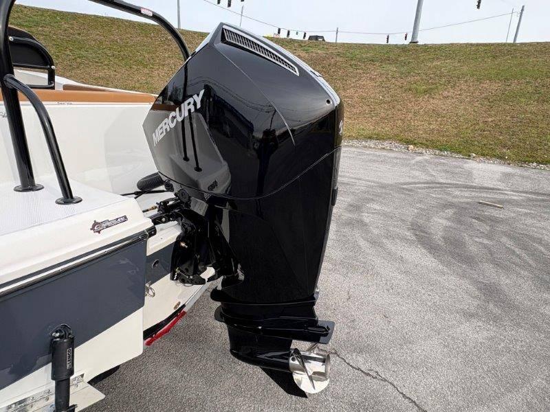 2025 Robalo R202 Explorer - 37