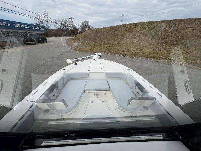 2026 Robalo 266 Cayman - 87