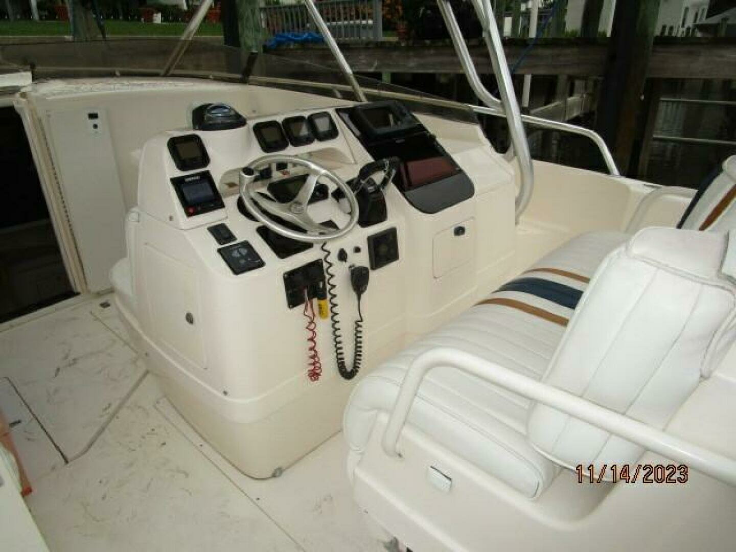 2001 Intrepid 348 Walkaround - Image 14