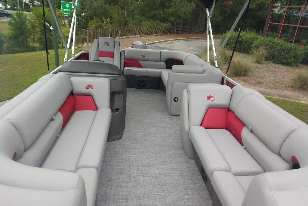 2026 Sun Tracker Party Barge 20 DLX with spacious seating and modern design.